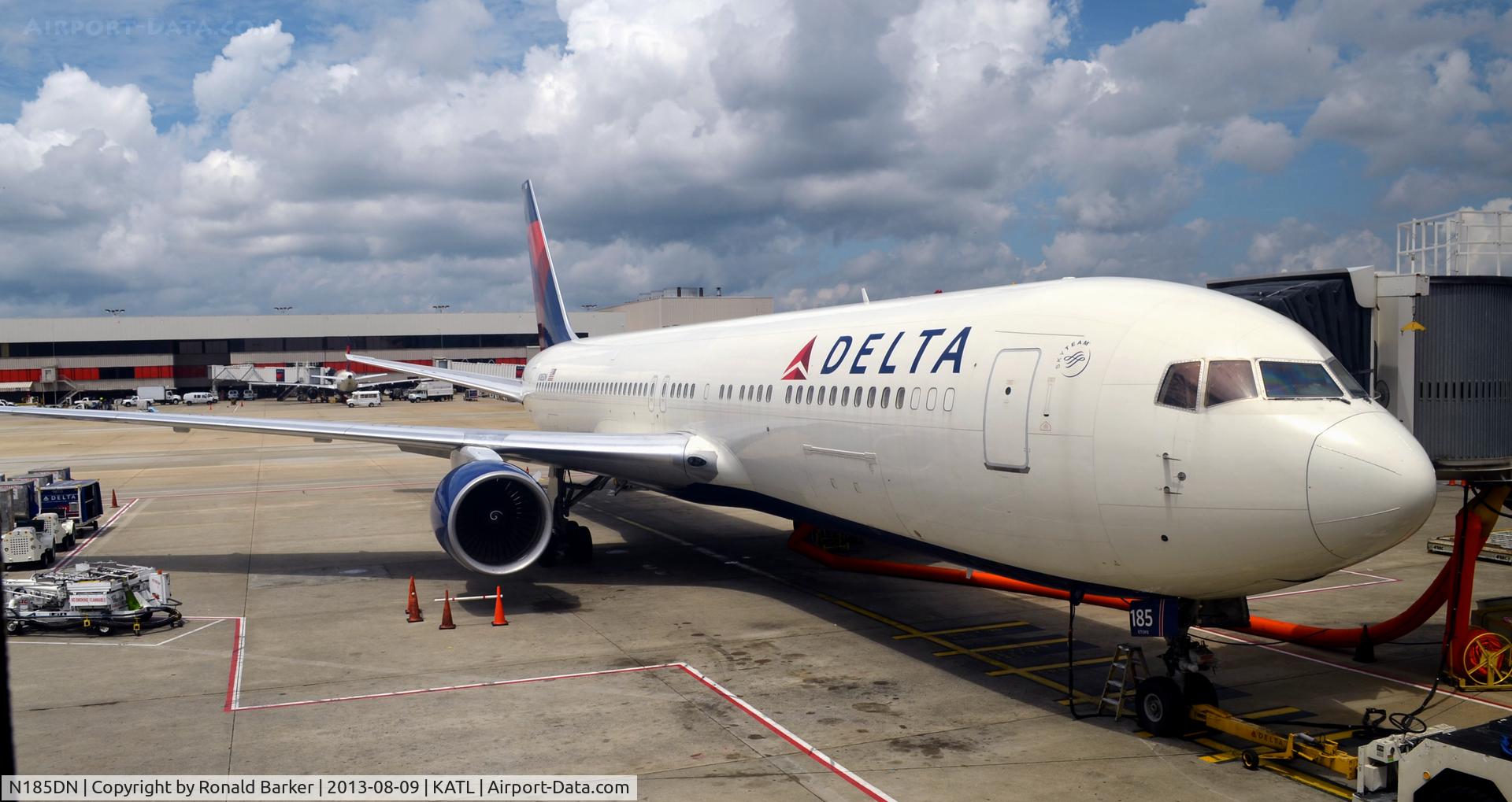 N185DN, 1995 Boeing 767-332 C/N 27961, Atlanta