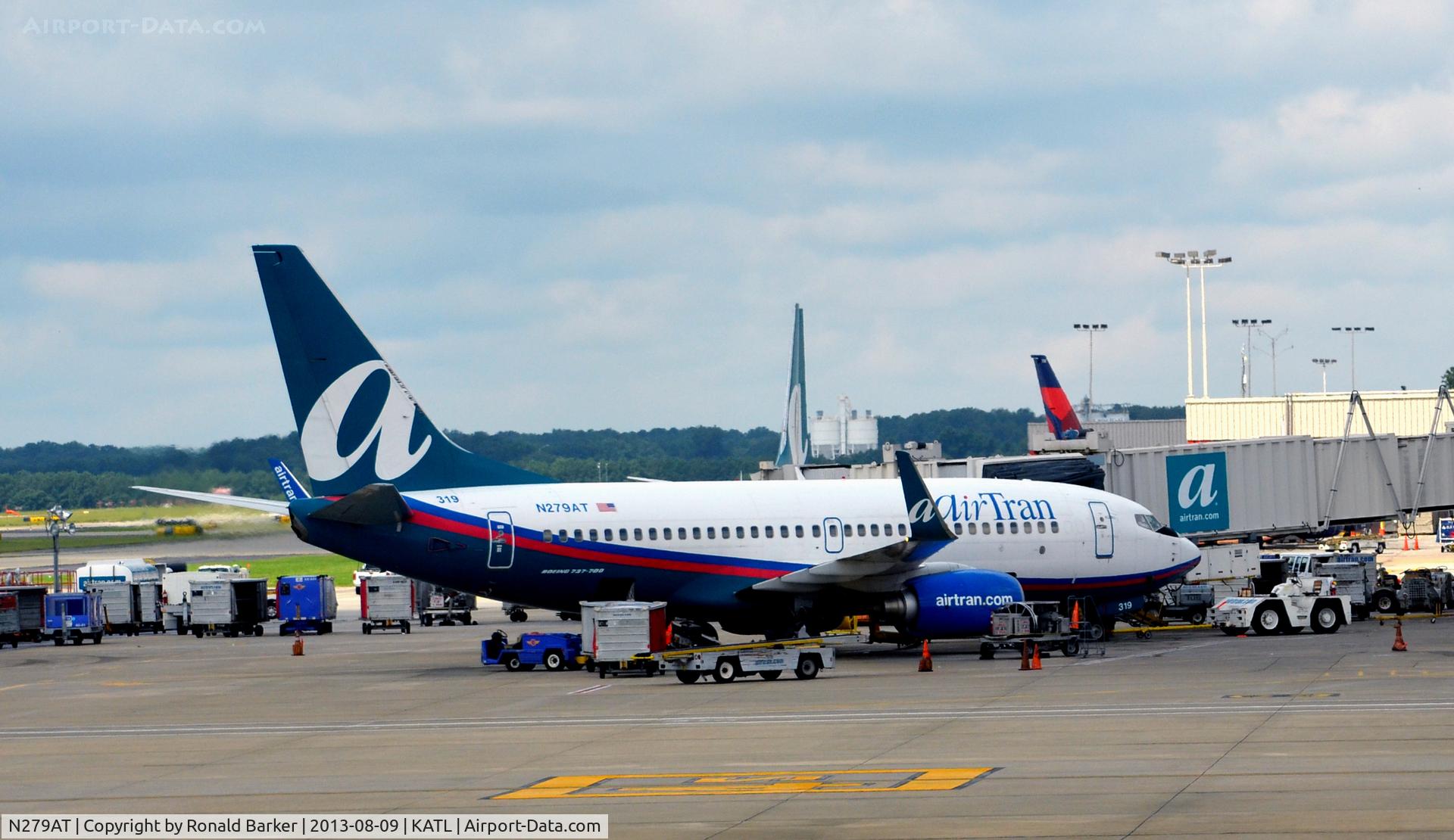 N279AT, 2005 Boeing 737-76N C/N 32666, Atlanta