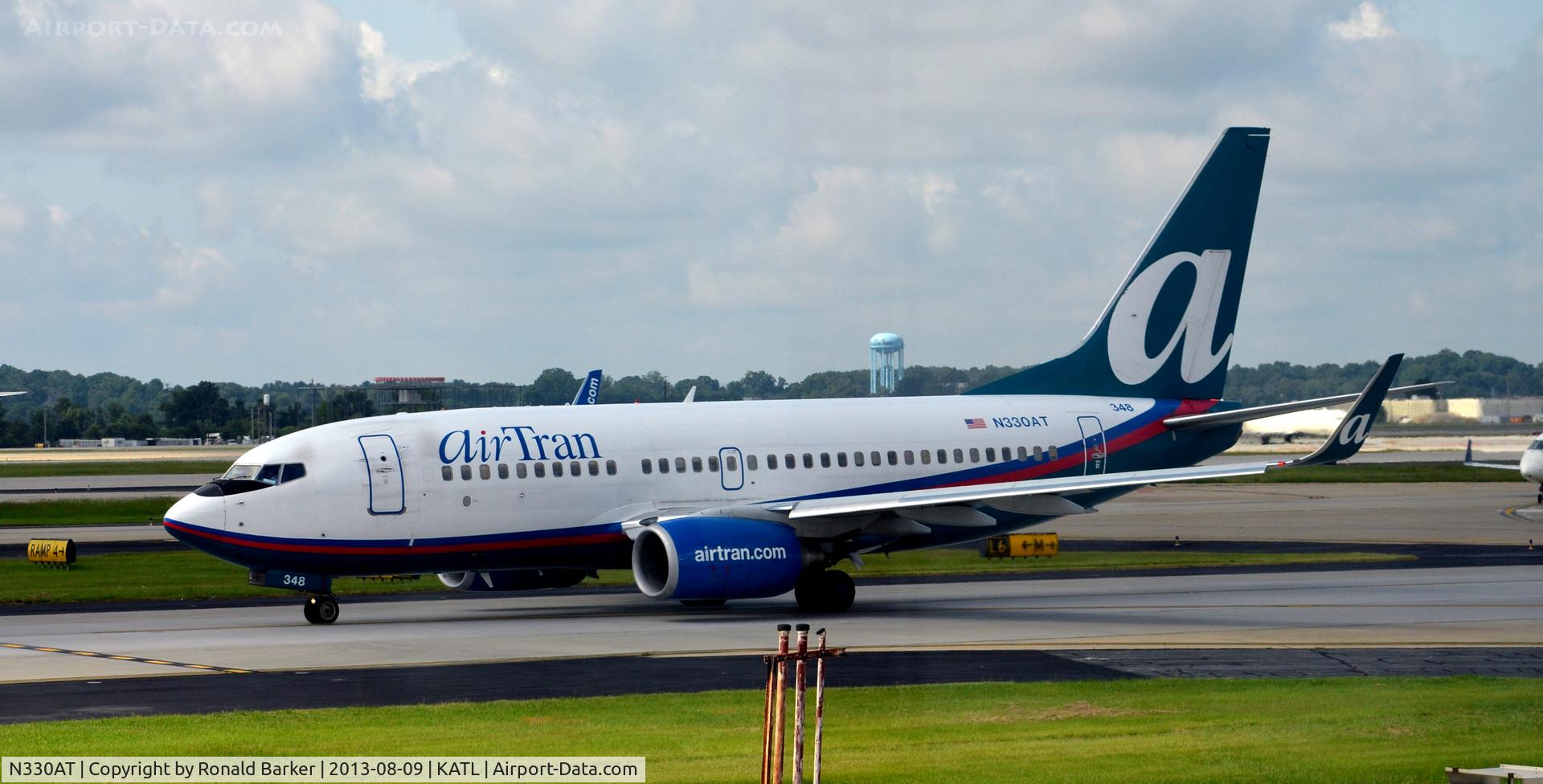 N330AT, 2007 Boeing 737-7BD C/N 36399, Taxi Atlanta