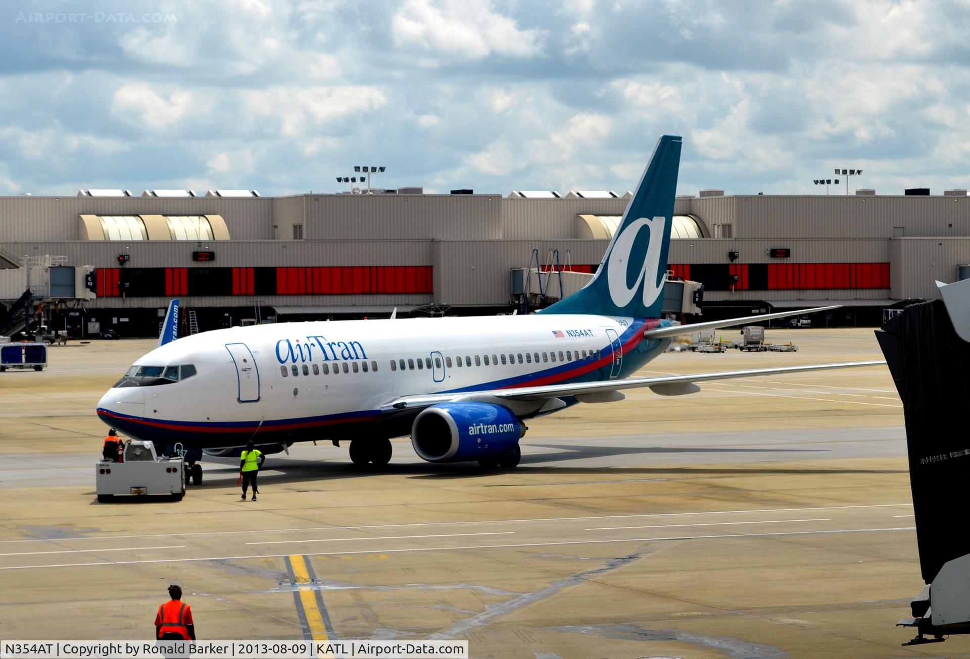 N354AT, 2009 Boeing 737-7BD C/N 36725, Pushback Atlanta
