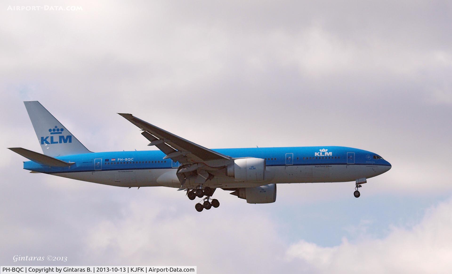 PH-BQC, 2003 Boeing 777-206/ER C/N 29397, Going to a landing @ 4R @ JFK