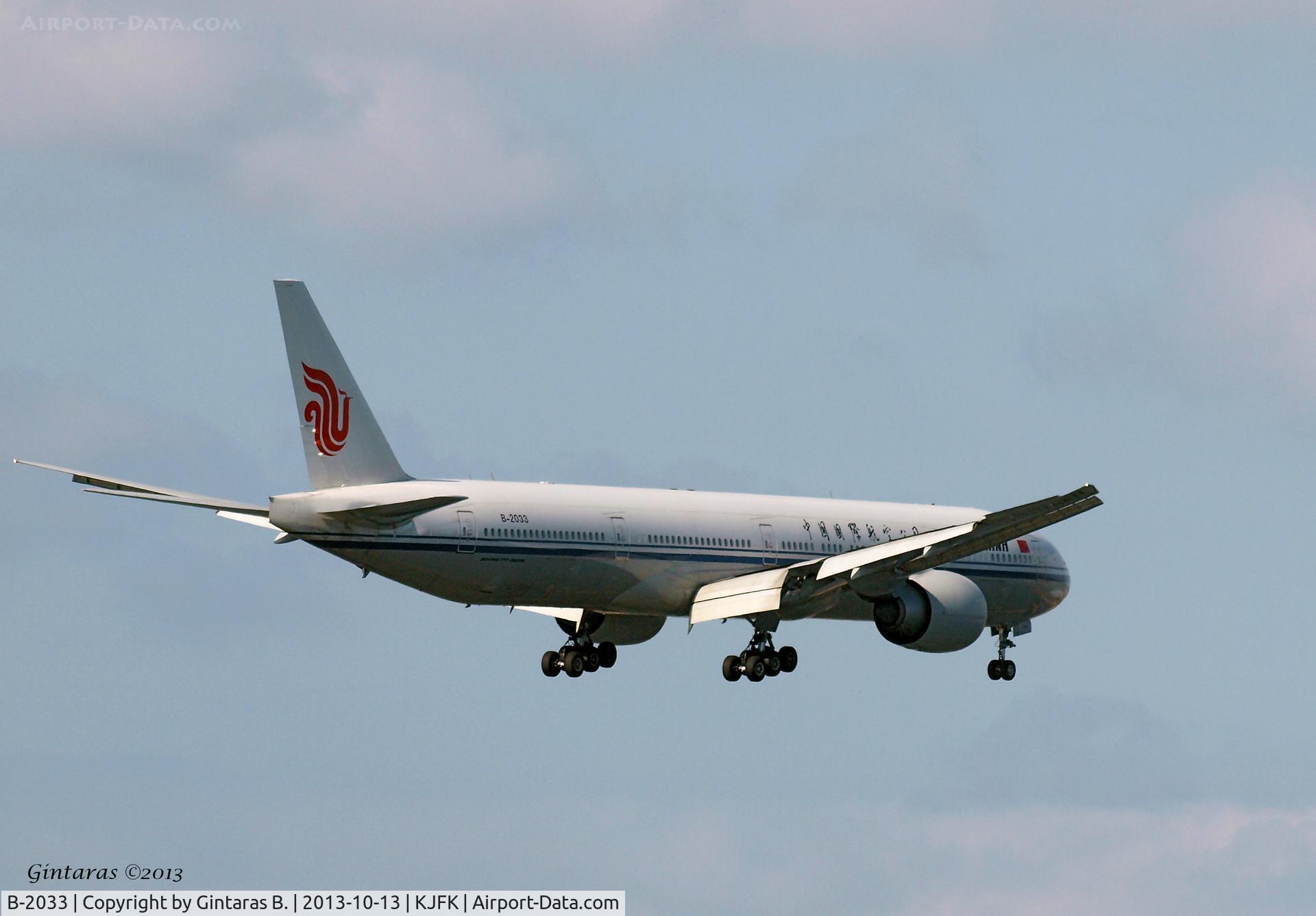 B-2033, 2012 Boeing 777-39L/ER C/N 38673, Going to a landing @ 4R @ JFK