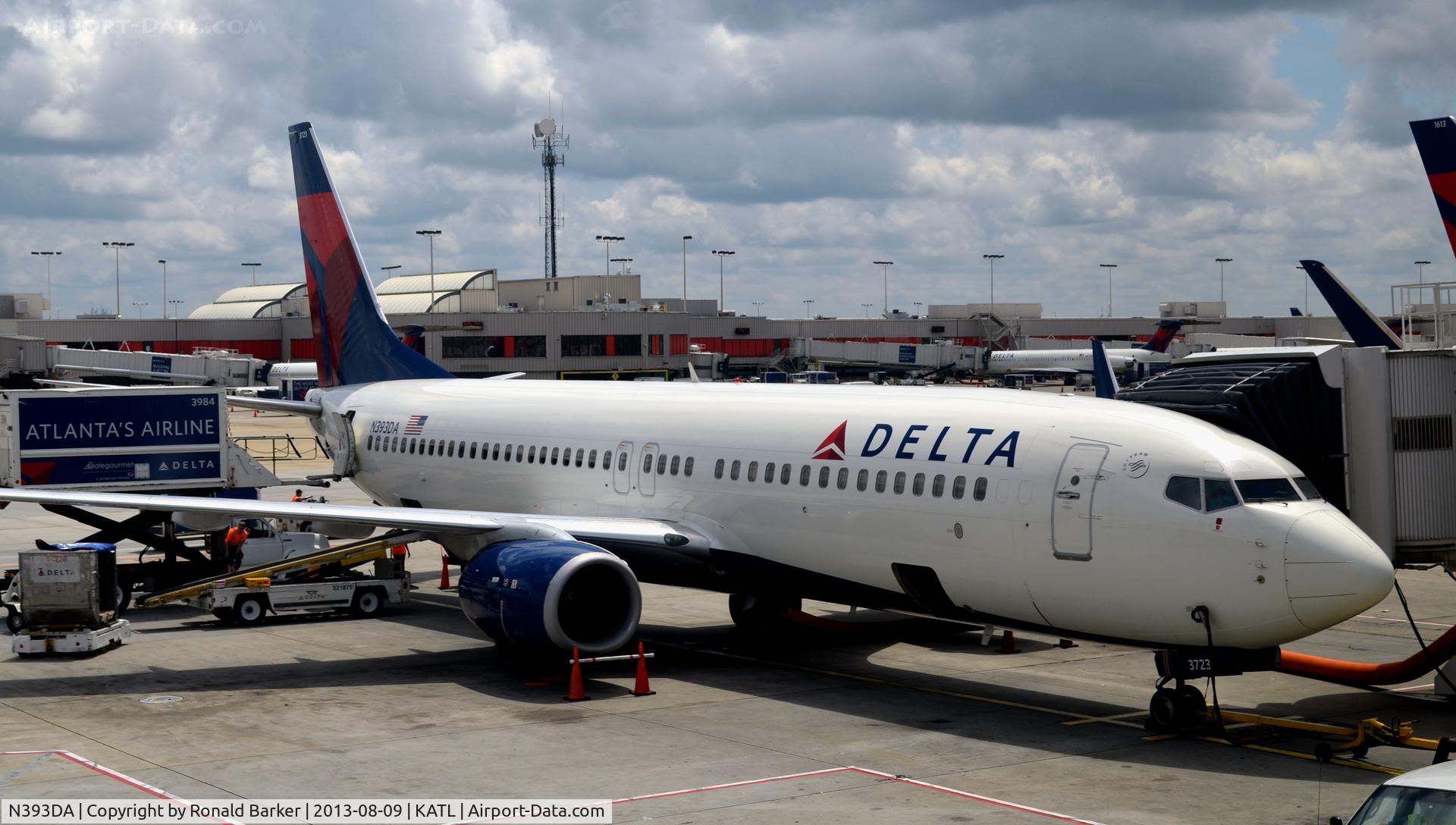 N393DA, 2000 Boeing 737-832 C/N 30377, Atlanta
