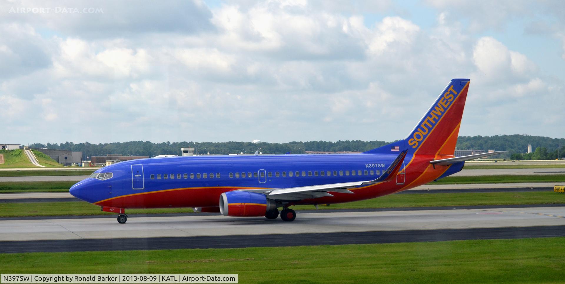 N397SW, 1995 Boeing 737-3H4 C/N 27691, Taxi Atlanta