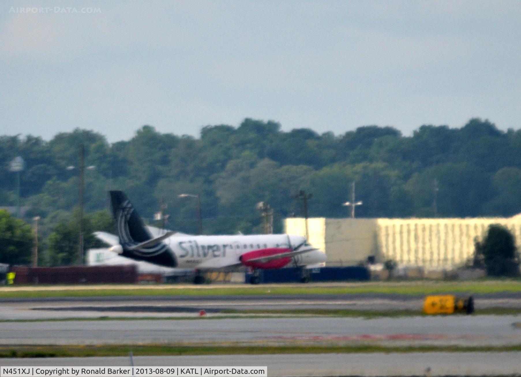 N451XJ, 1998 Saab 340B C/N 340B-451, Landing Atlanta