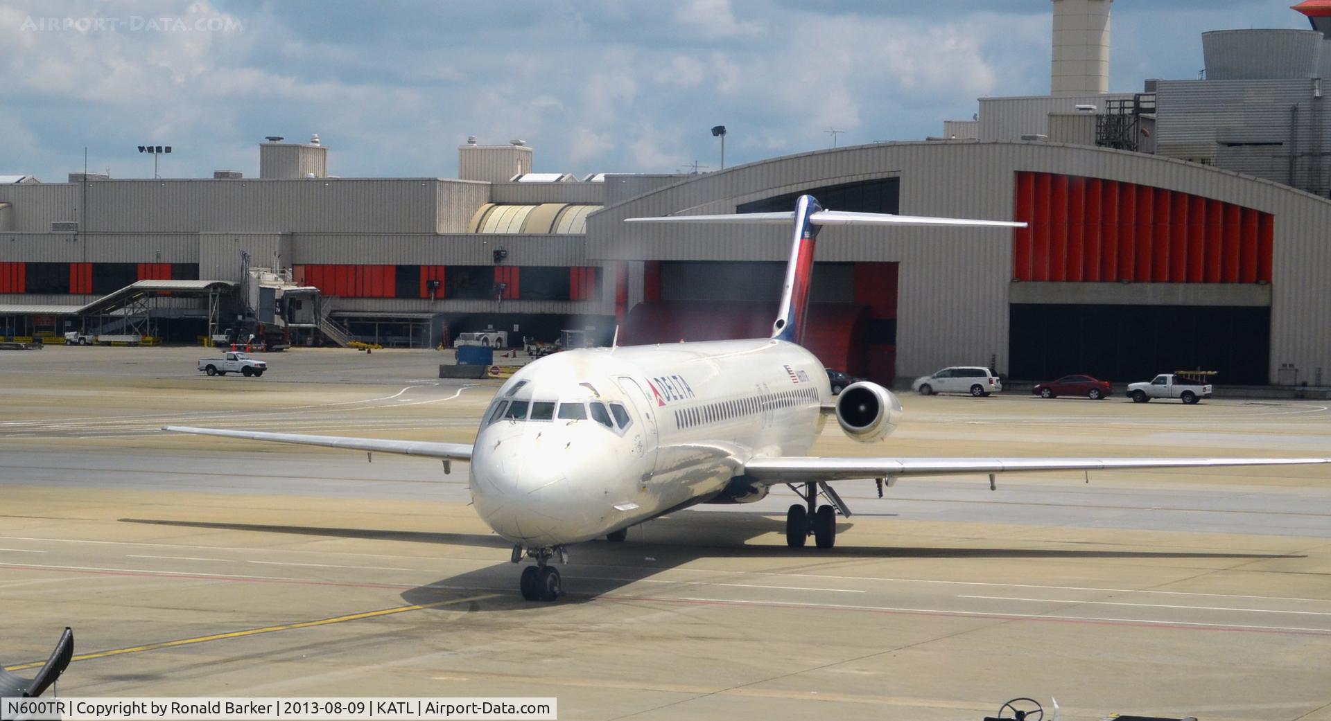 N600TR, 1979 McDonnell Douglas DC-9-51 C/N 47783, Taxi Atlanta