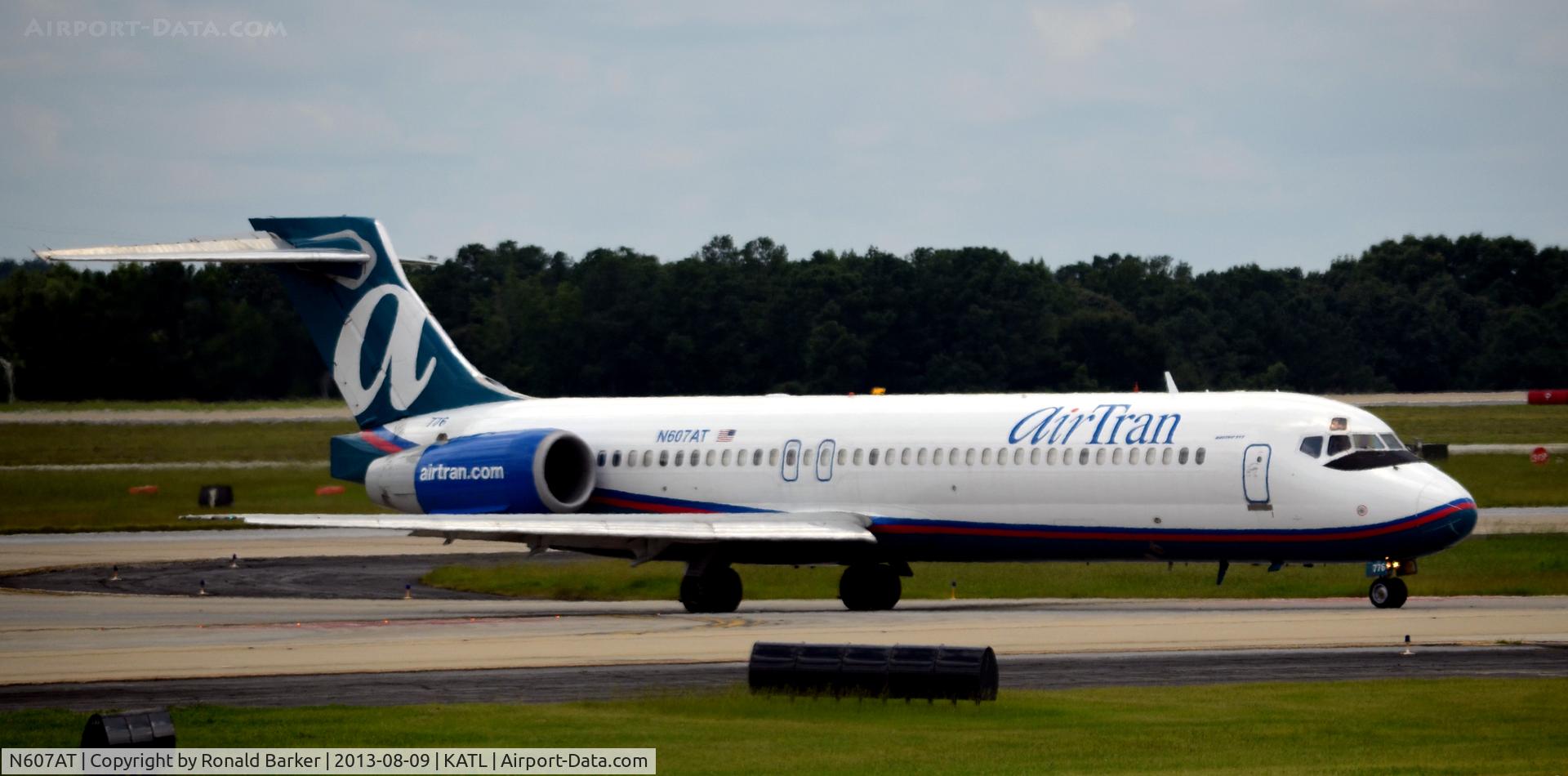 N607AT, 2000 Boeing 717-200 C/N 55074, Taxi Atlanta