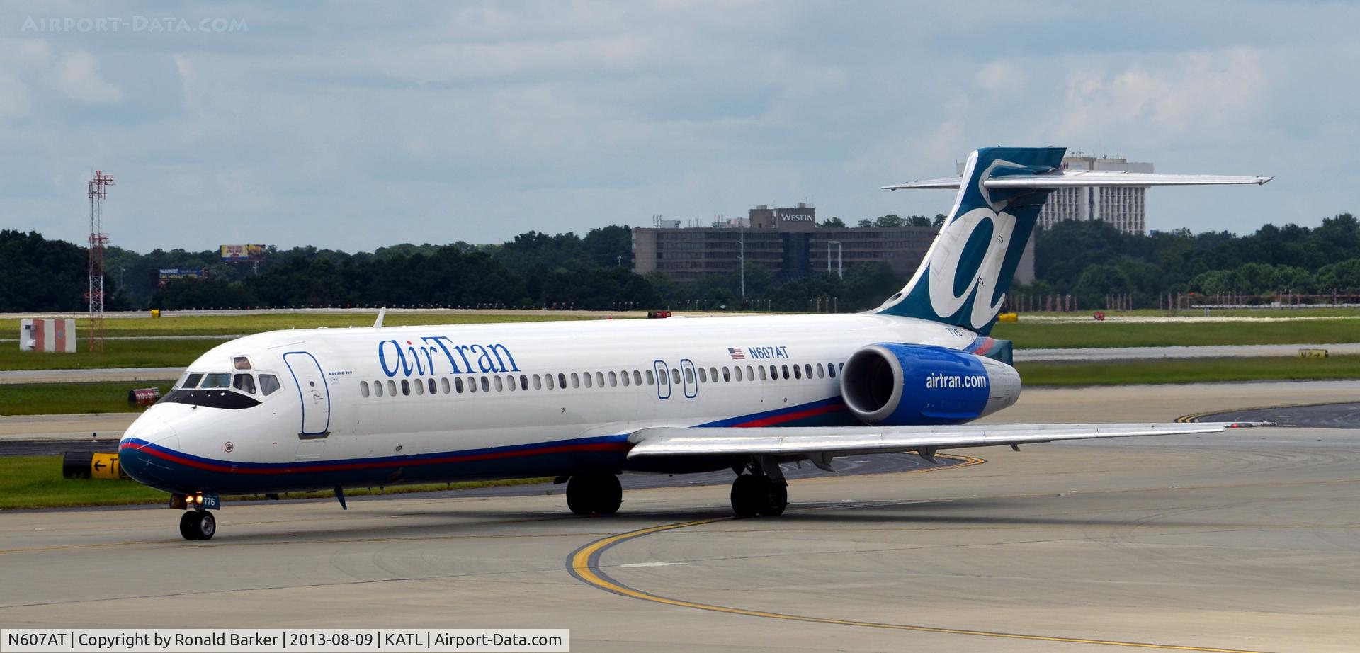 N607AT, 2000 Boeing 717-200 C/N 55074, Taxi Atlanta