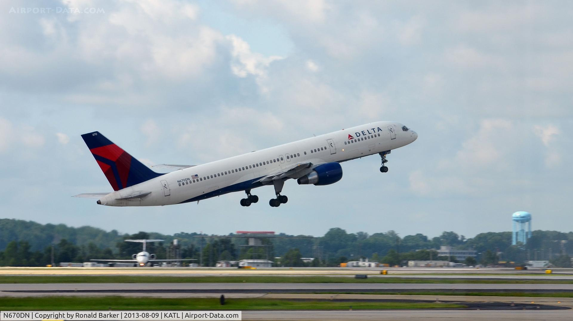 N670DN, 1992 Boeing 757-232 C/N 25331, Takeoff Atlanta