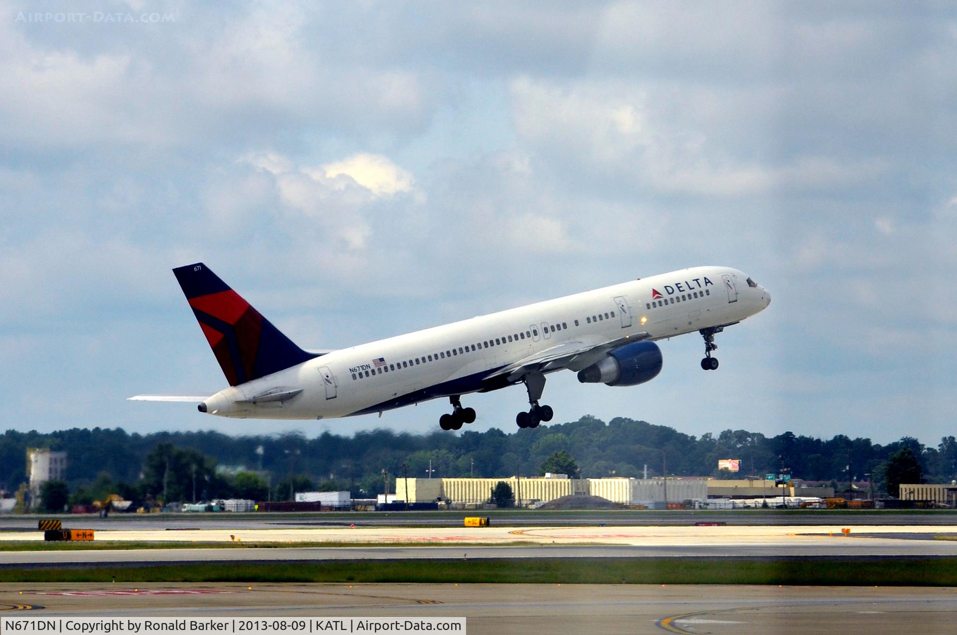 N671DN, 1992 Boeing 757-232 C/N 25332, Takeoff Atlanta