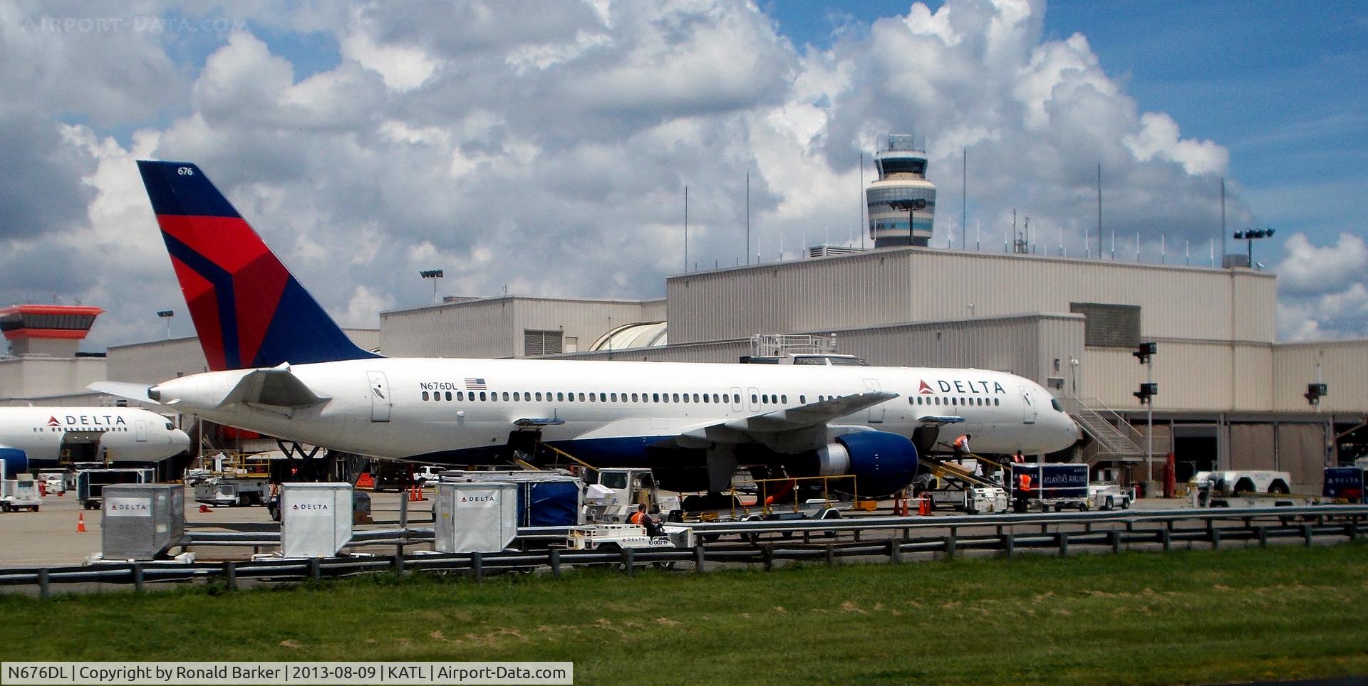 N676DL, 1992 Boeing 757-232 C/N 25981, Atlanta