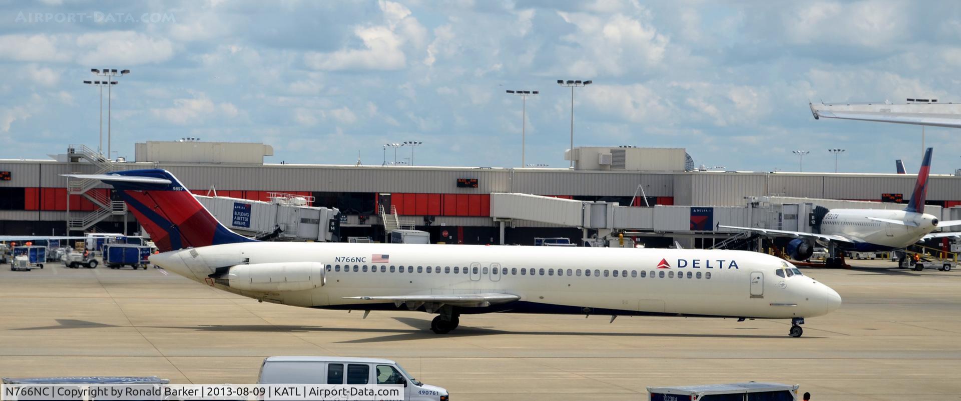 N766NC, 1977 McDonnell Douglas DC-9-51 C/N 47739, Taxi Atlanta