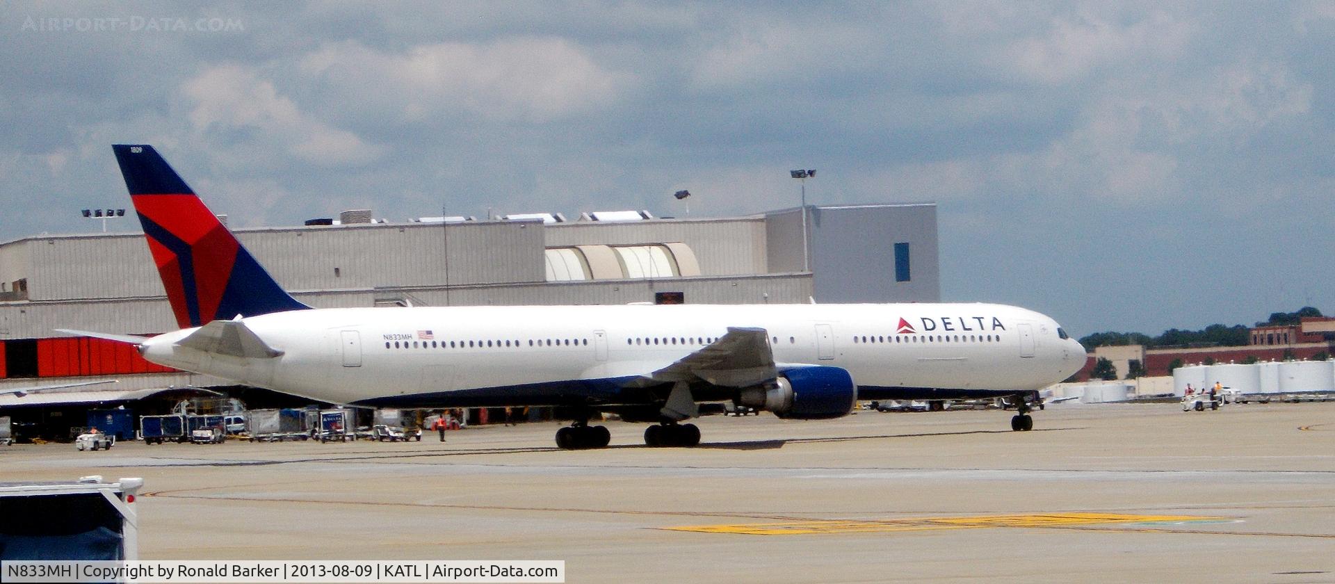 N833MH, 2000 Boeing 767-432/ER C/N 29706, Taxi Atlanta