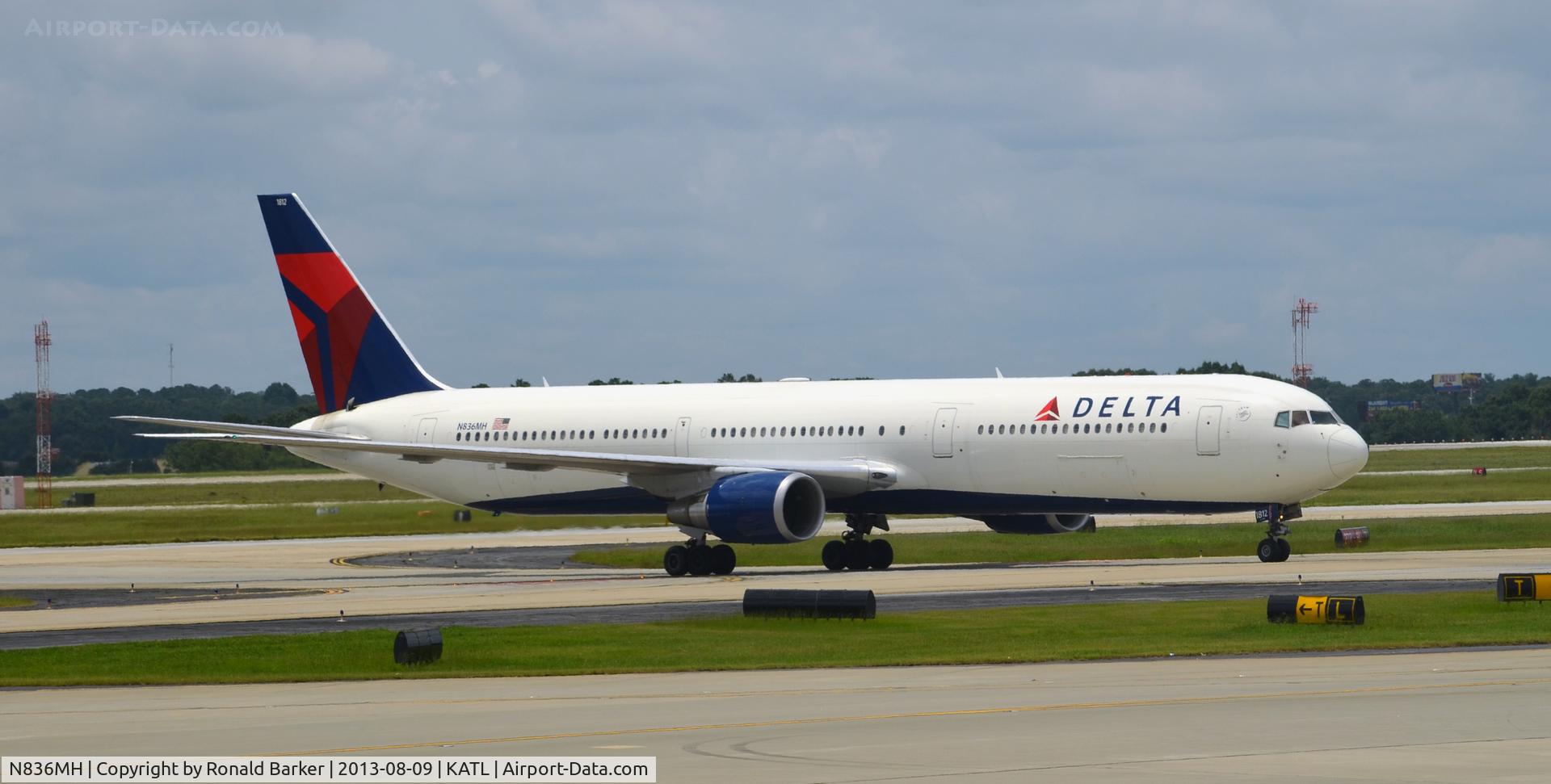 N836MH, 2000 Boeing 767-432/ER C/N 29709, Taxi Atlanta