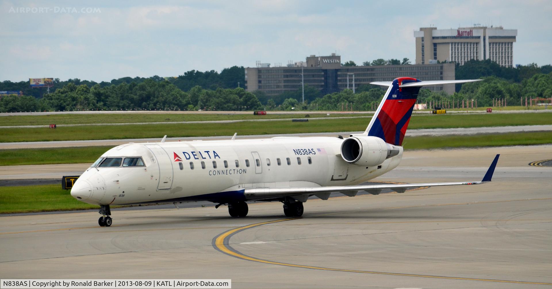 N838AS, 1998 Bombardier CRJ-200ER (CL-600-2B19) C/N 7276, Taxi Atlanta