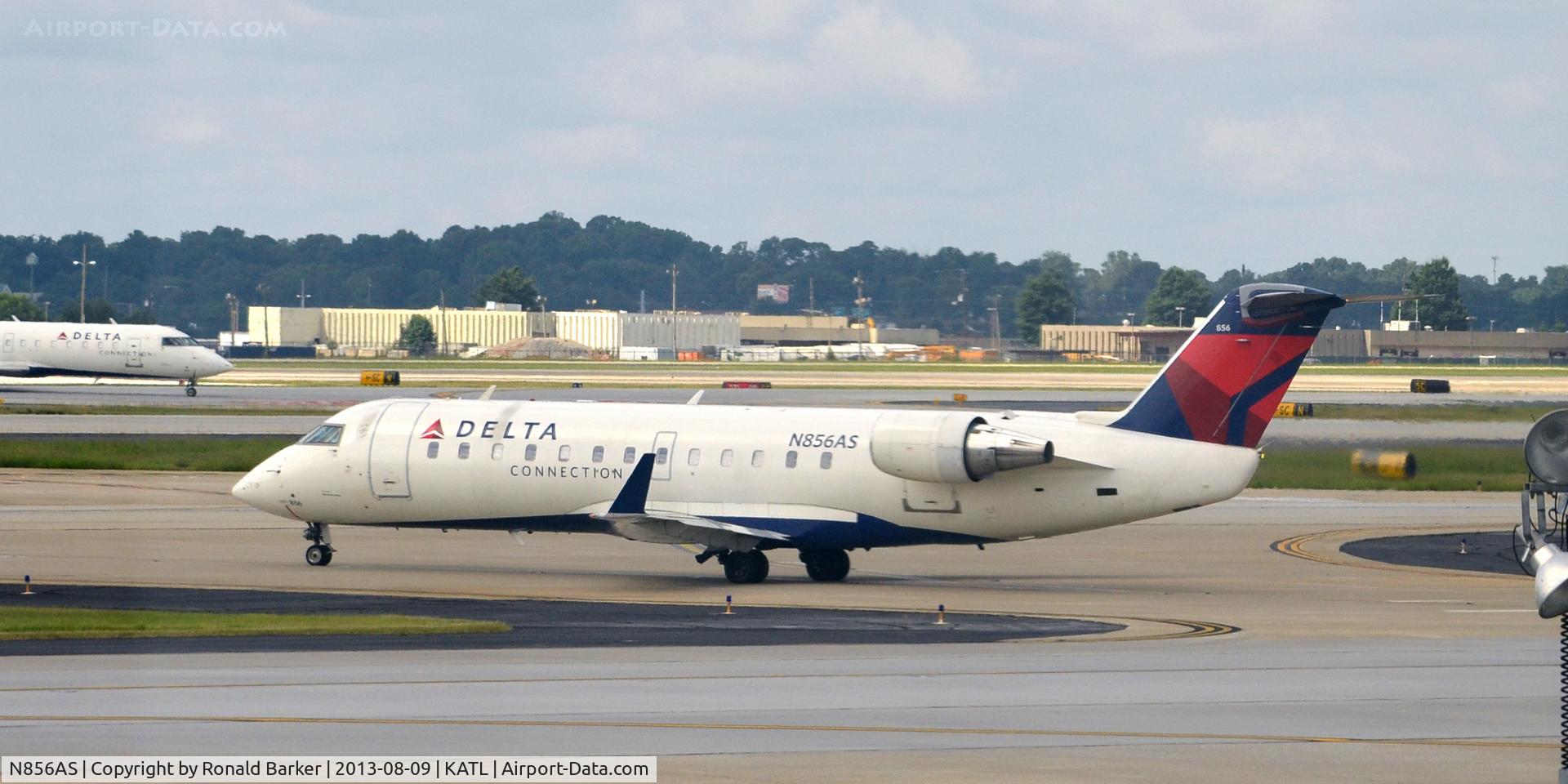 N856AS, 2000 Bombardier CRJ-200ER (CL-600-2B19) C/N 7404, Taxi Atlanta