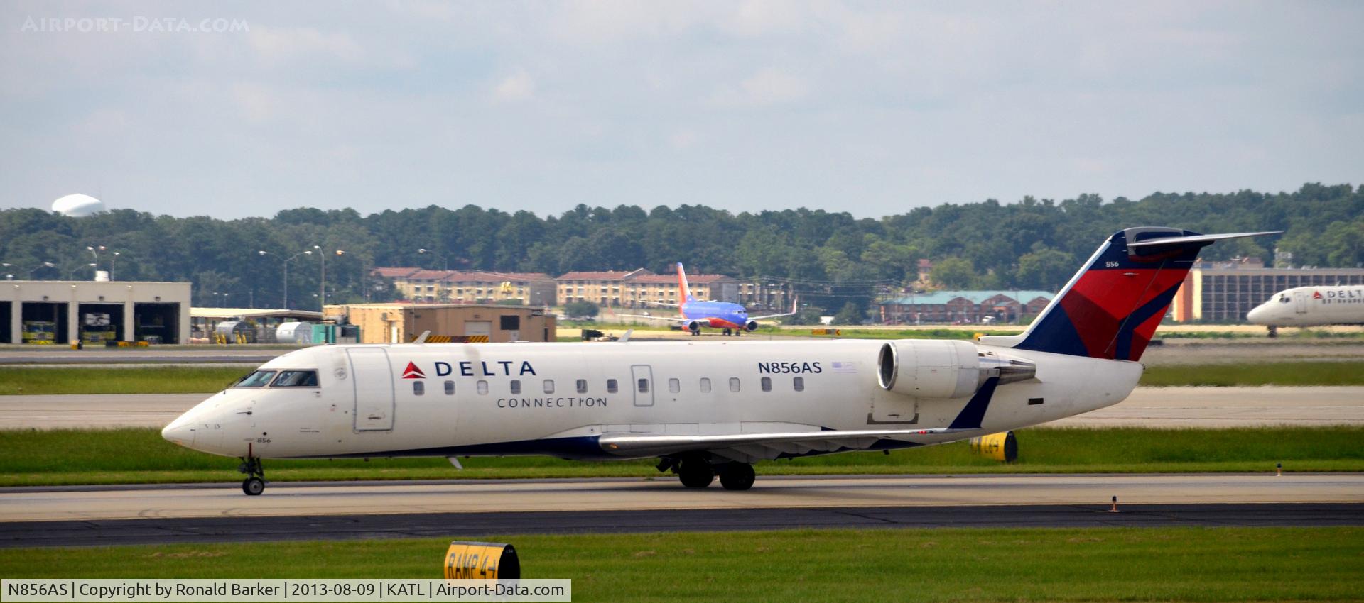 N856AS, 2000 Bombardier CRJ-200ER (CL-600-2B19) C/N 7404, Taxi Atlanta