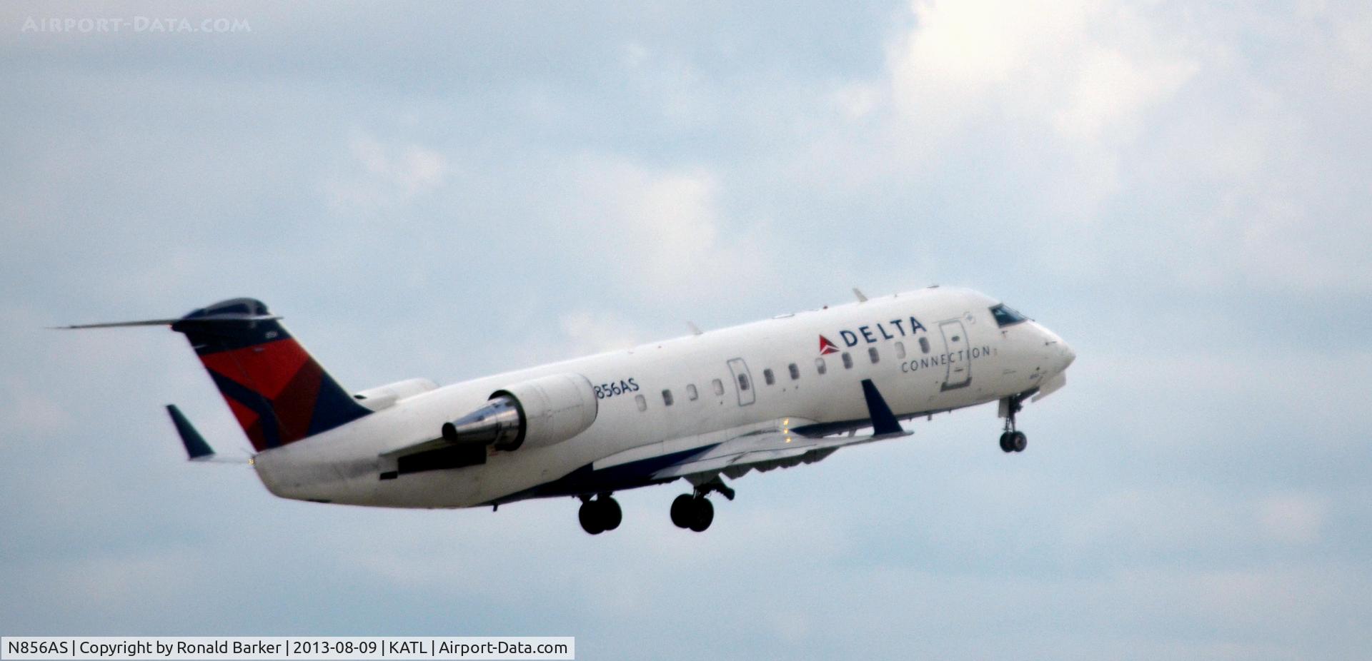 N856AS, 2000 Bombardier CRJ-200ER (CL-600-2B19) C/N 7404, Takeoff Atlanta