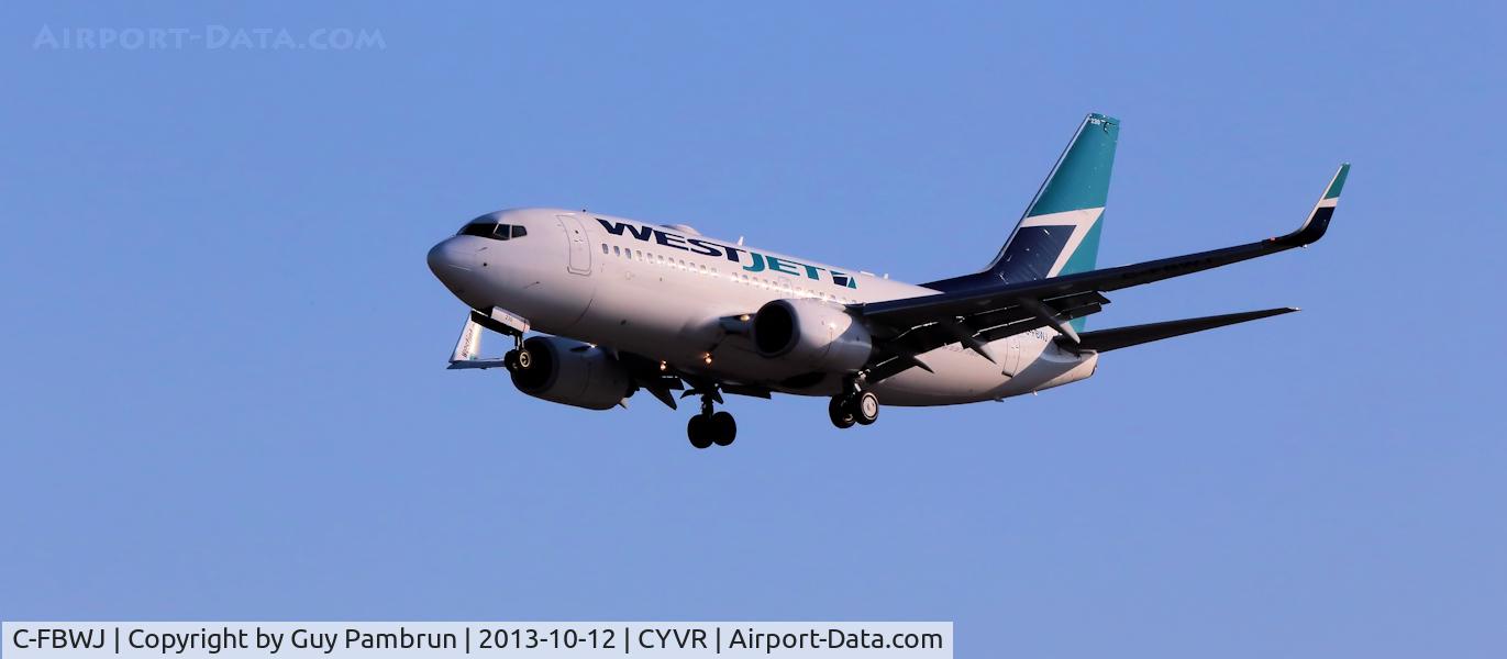 C-FBWJ, 2005 Boeing 737-7CT C/N 32767, Landing
