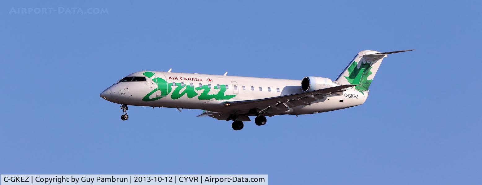 C-GKEZ, 1999 Bombardier CRJ-200ER (CL-600-2B19) C/N 7327, Landing