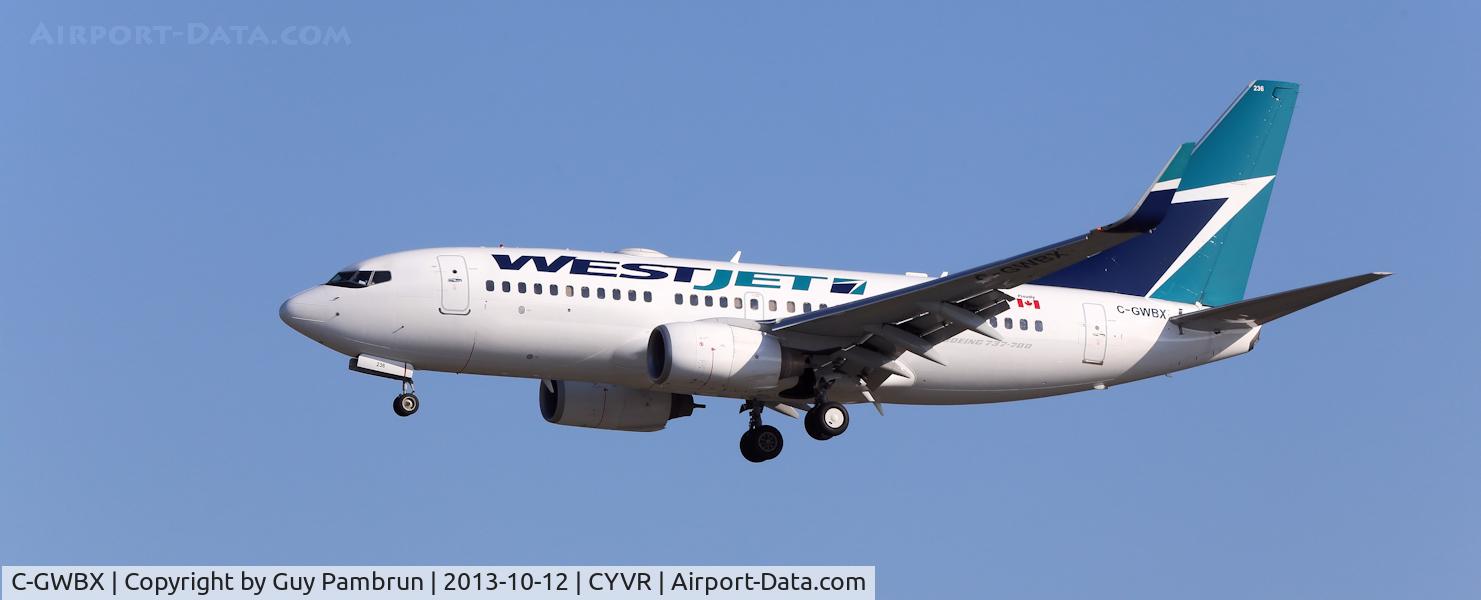 C-GWBX, 2005 Boeing 737-7CT C/N 34156, Landing