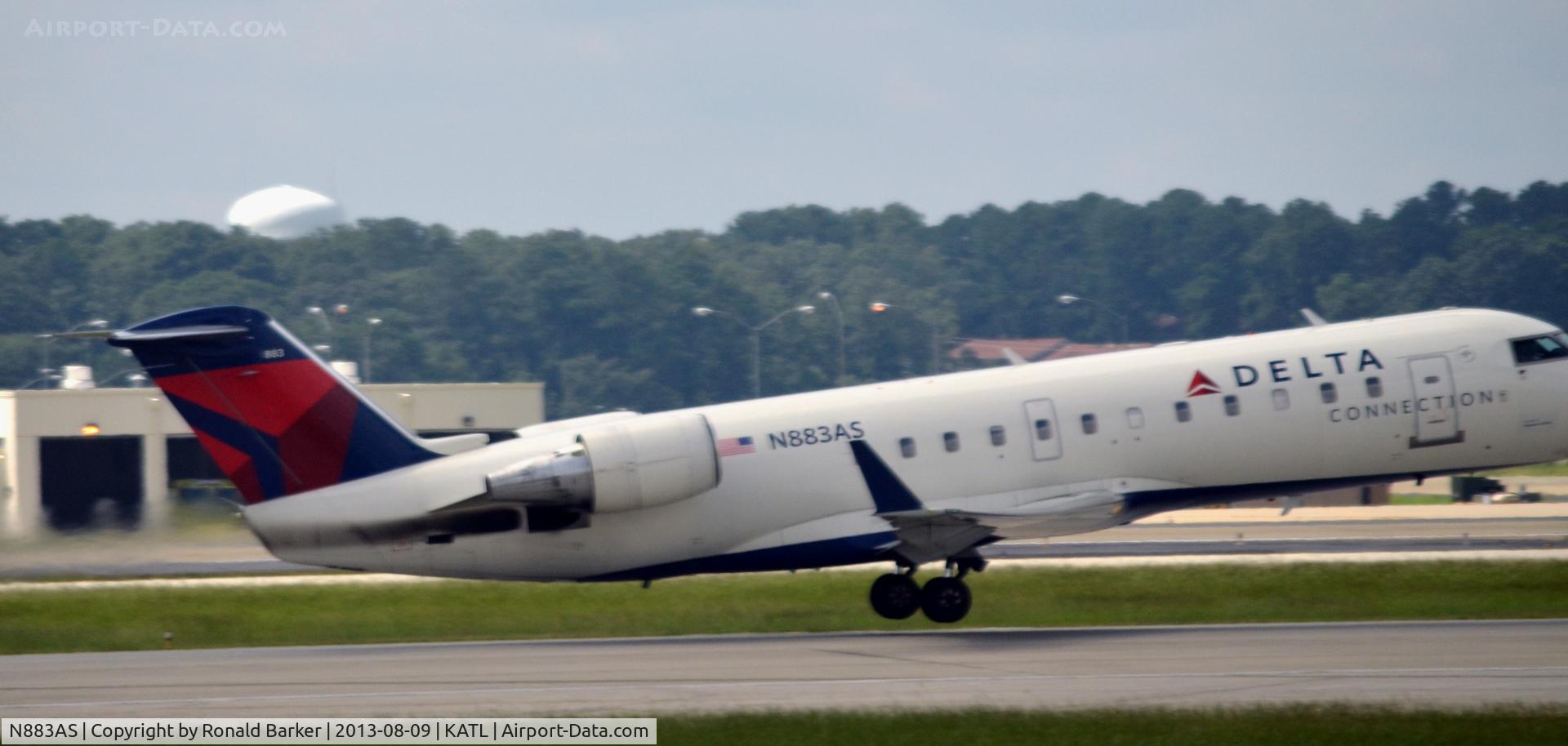 N883AS, 2001 Bombardier CRJ-200ER (CL-600-2B19) C/N 7504, Takeoff Atlanta