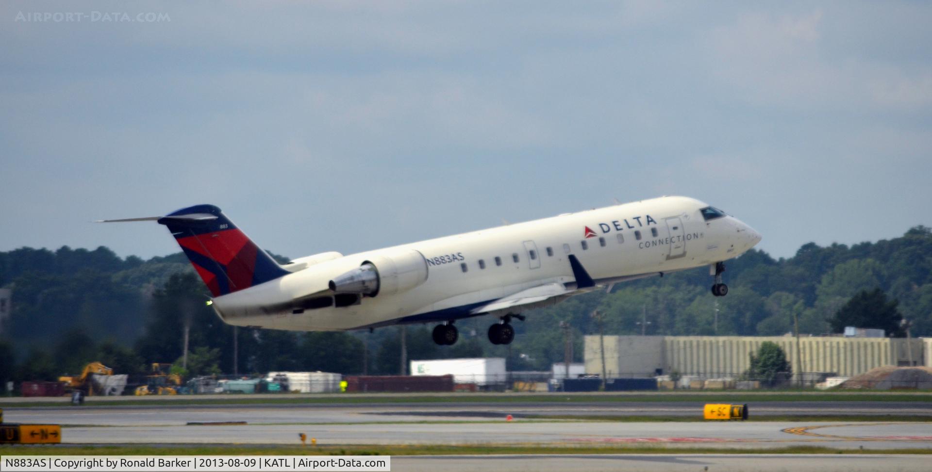 N883AS, 2001 Bombardier CRJ-200ER (CL-600-2B19) C/N 7504, Takeoff Atlanta