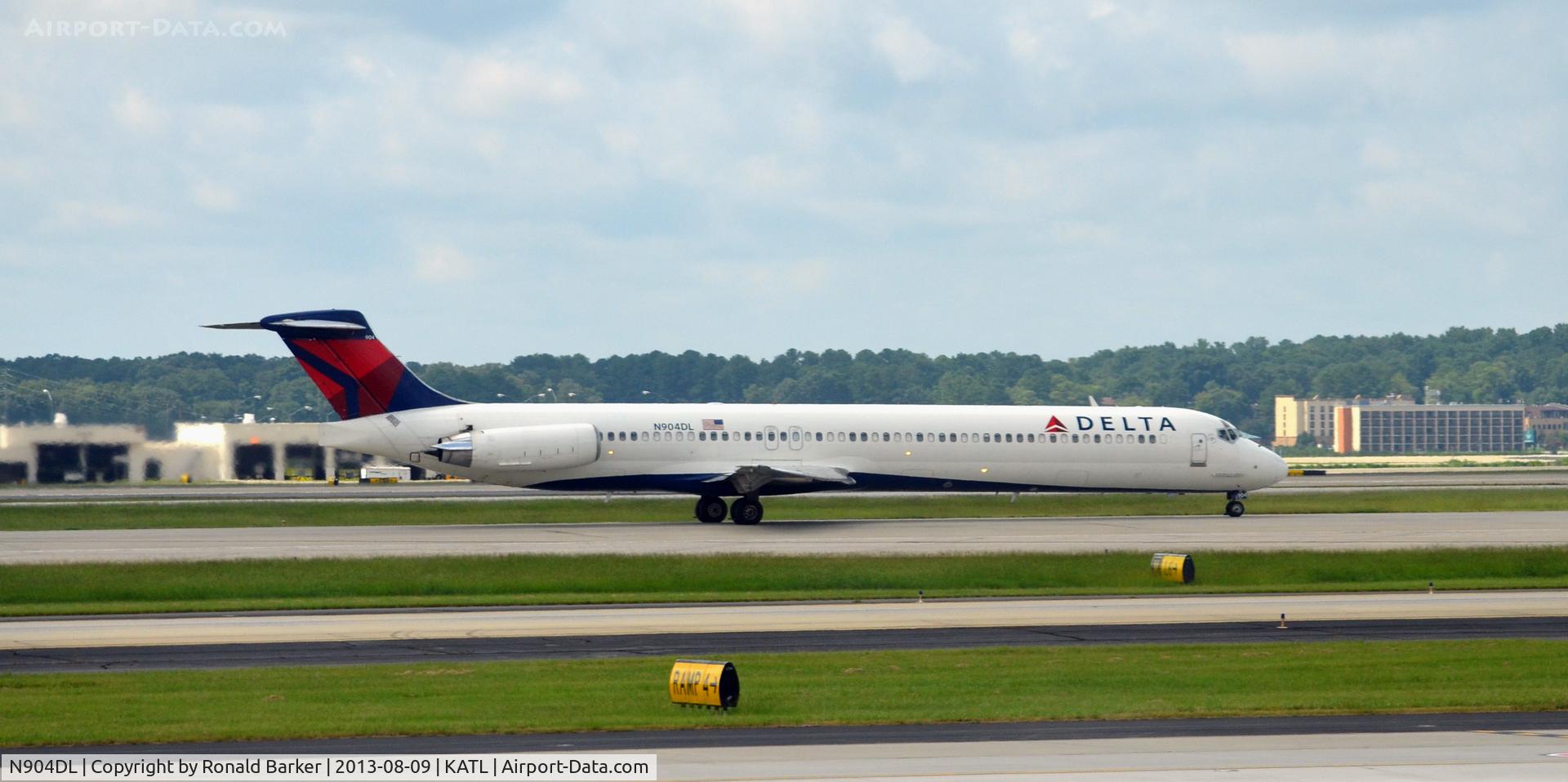 N904DL, 1987 McDonnell Douglas MD-88 C/N 49535, Landing Atlanta