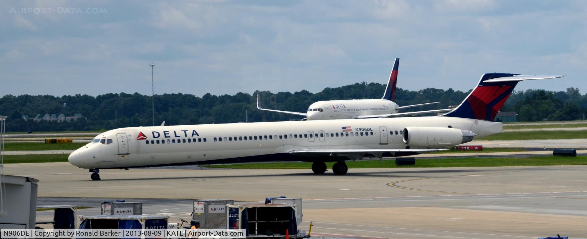 N906DE, 1992 McDonnell Douglas MD-88 C/N 53415, Taxi Atlanta