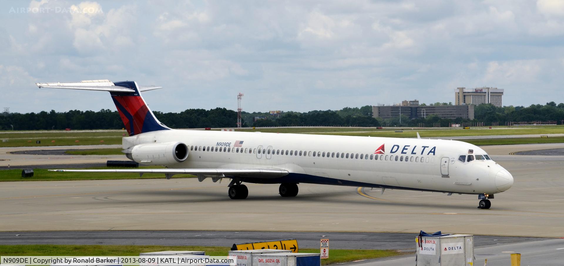 N909DE, 1992 McDonnell Douglas MD-88 C/N 53418, Taxi Atlanta