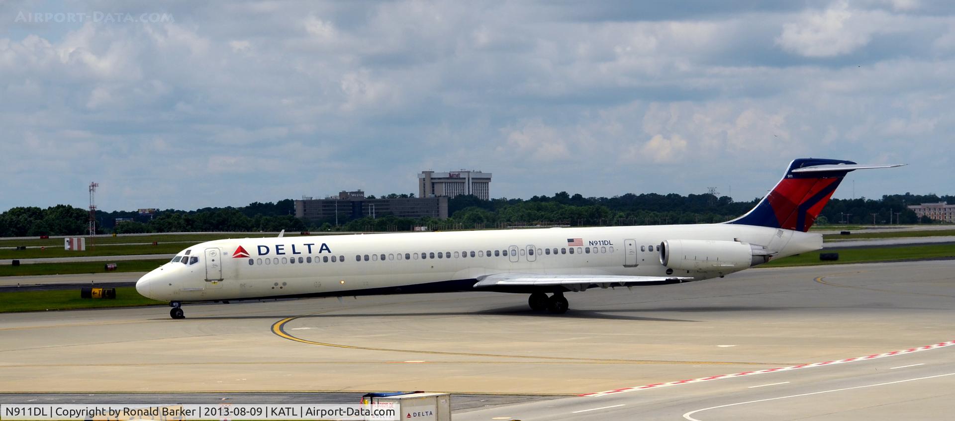 N911DL, 1987 McDonnell Douglas MD-88 C/N 49542, Taxi Atlanta