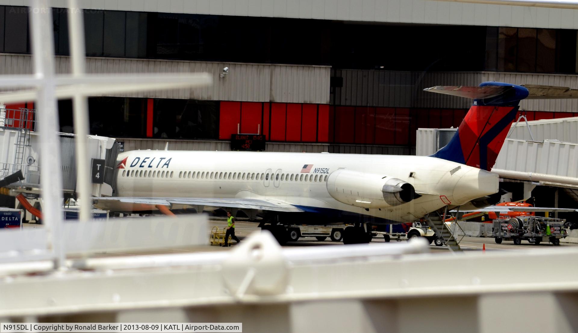 N915DL, 1988 McDonnell Douglas MD-88 C/N 49546, Gate T4 Atlanta