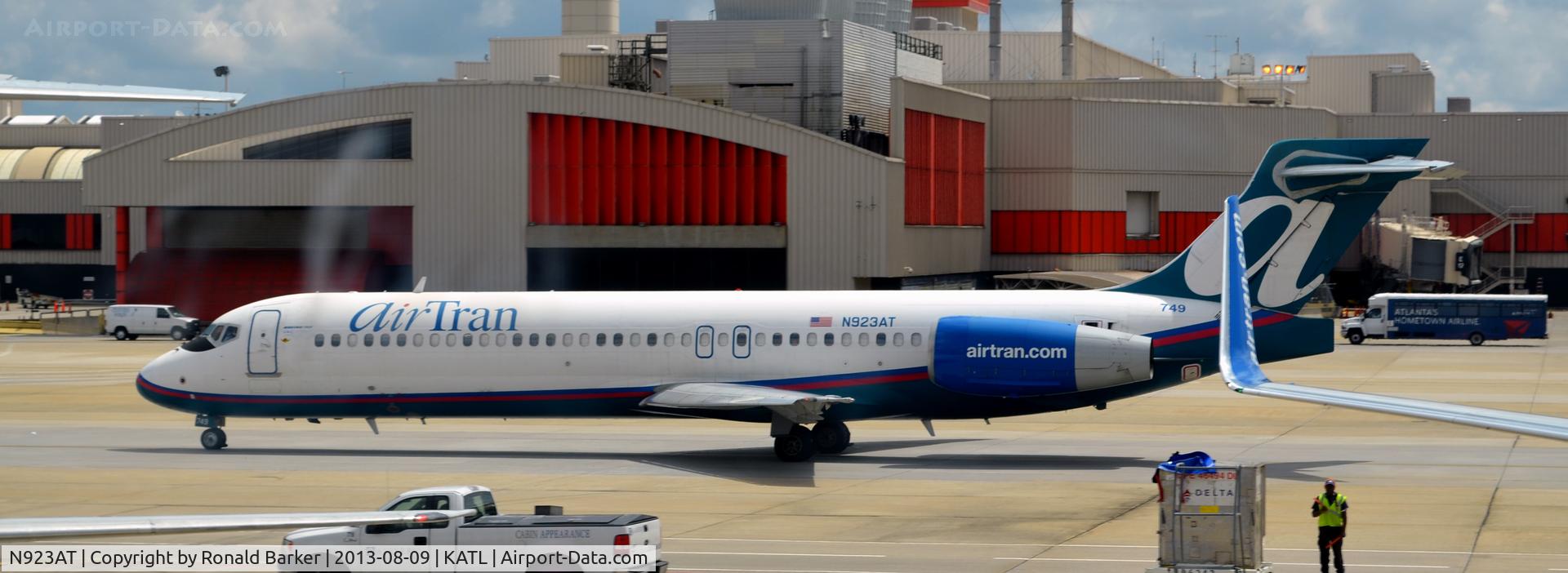 N923AT, 2005 Boeing 717-200 C/N 55051, Taxi Atlanta