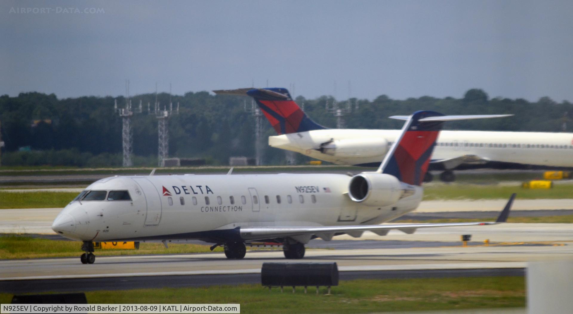 N925EV, 2003 Bombardier CRJ-200ER (CL-600-2B19) C/N 7831, Taxi Atlanta