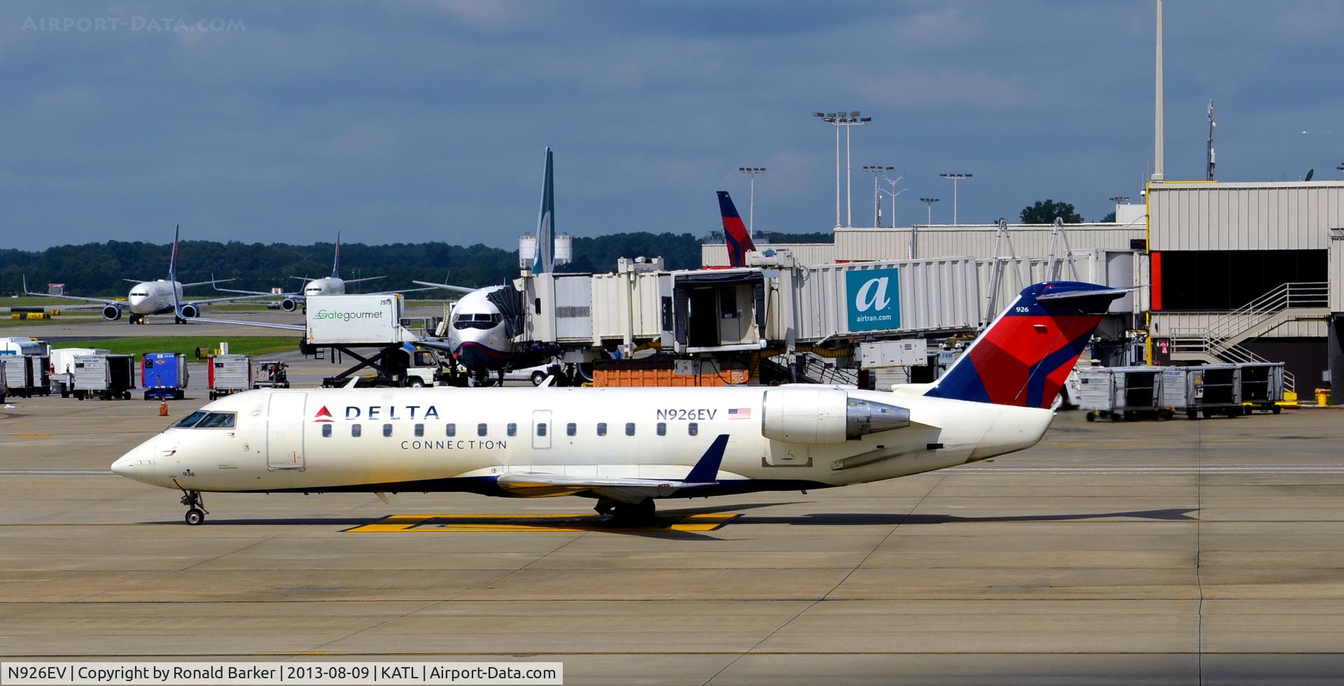 N926EV, 2003 Bombardier CRJ-200ER (CL-600-2B19) C/N 7843, Taxi Atlanta