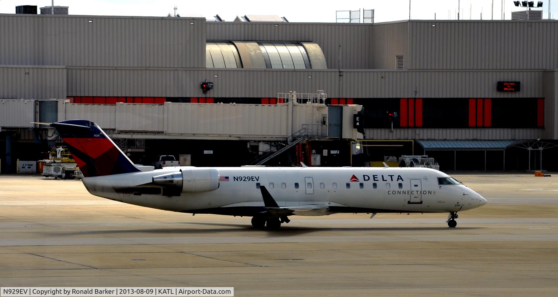 N929EV, 2004 Bombardier CRJ-200ER (CL-600-2B19) C/N 8007, Taxi Atlanta