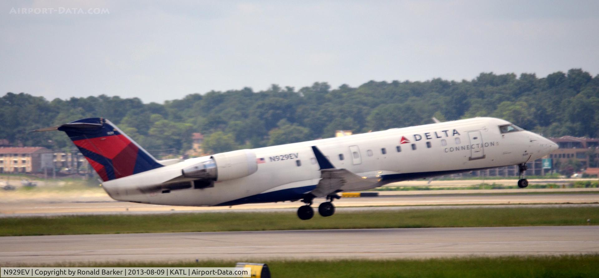 N929EV, 2004 Bombardier CRJ-200ER (CL-600-2B19) C/N 8007, Takeoff Atlanta