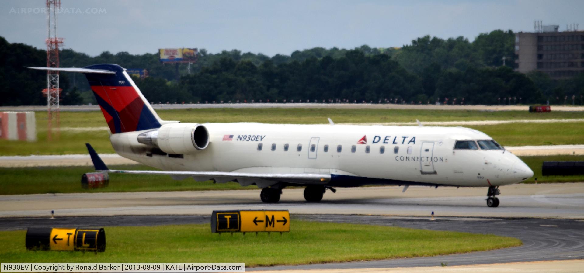 N930EV, 2005 Bombardier CRJ-200ER (CL-600-2B19) C/N 8014, Taxi Atlanta