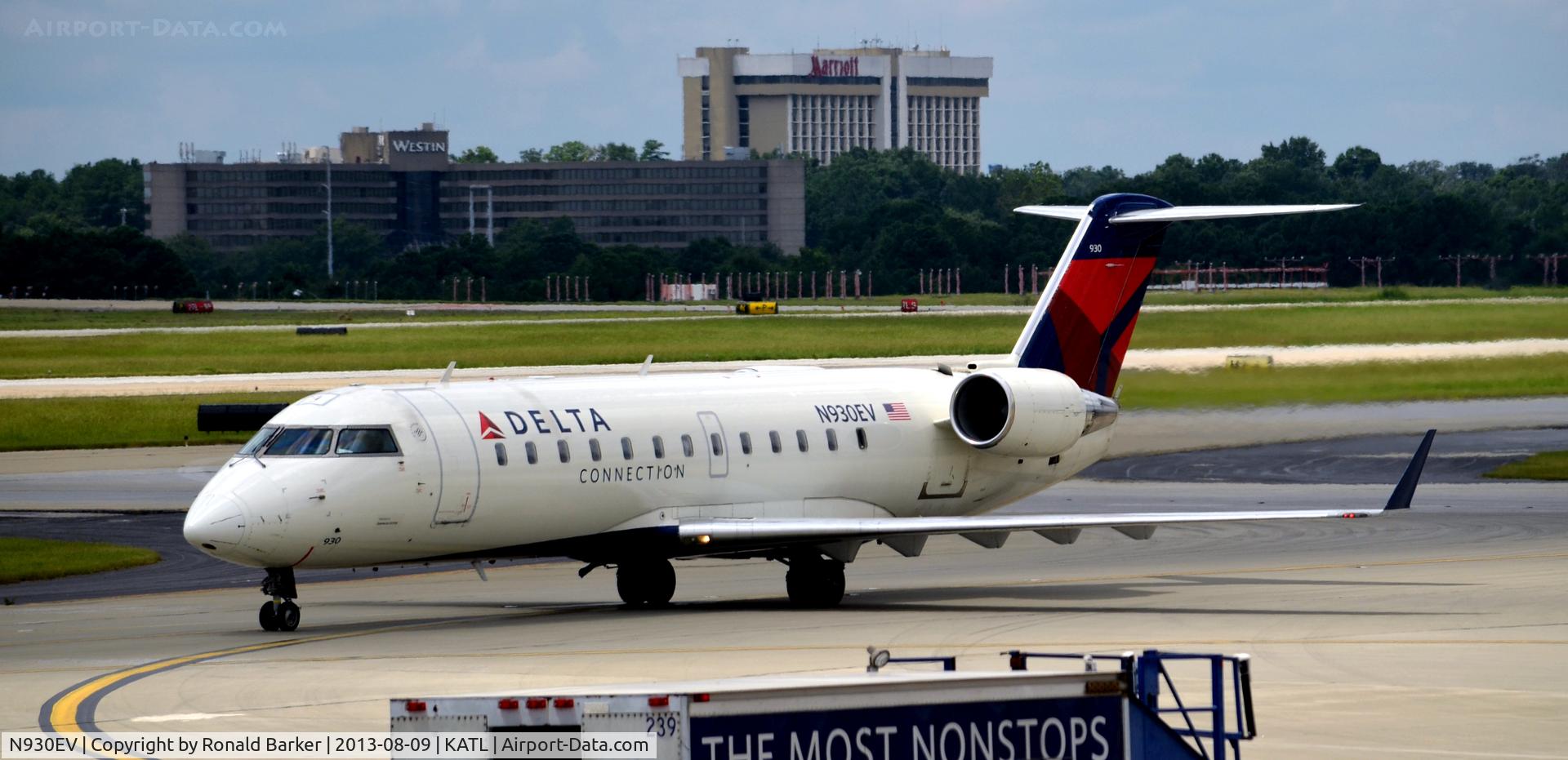 N930EV, 2005 Bombardier CRJ-200ER (CL-600-2B19) C/N 8014, Taxi Atlanta
