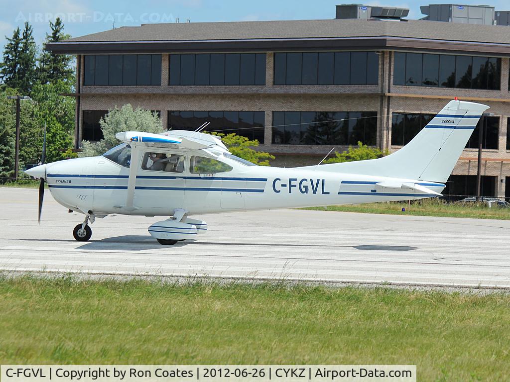C-FGVL, 1976 Cessna 182Q Skylane C/N 18265224, This 1976 Cessna 182 Skylane prepares to take off rwy 33 at the Buttonville Municipal Airport