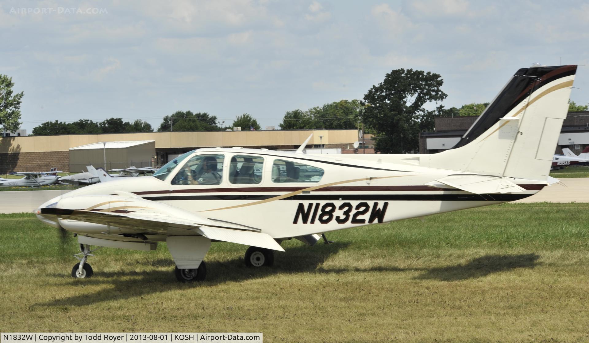 N1832W, 1972 Beech E-55 Baron C/N TE-882, Airventure 2013