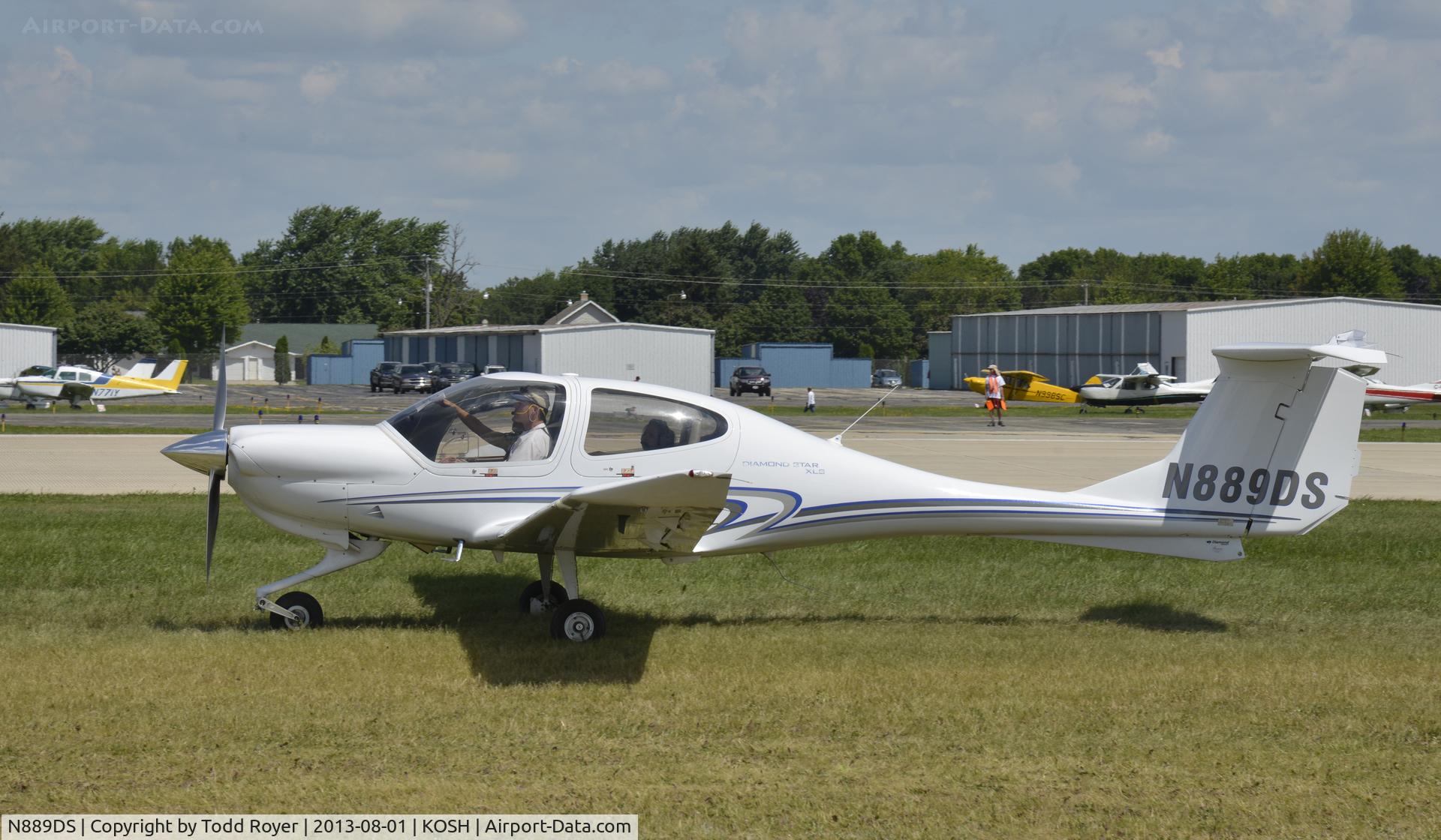 N889DS, 2007 Diamond DA-40 Diamond Star C/N 40.889, Airventure 2013