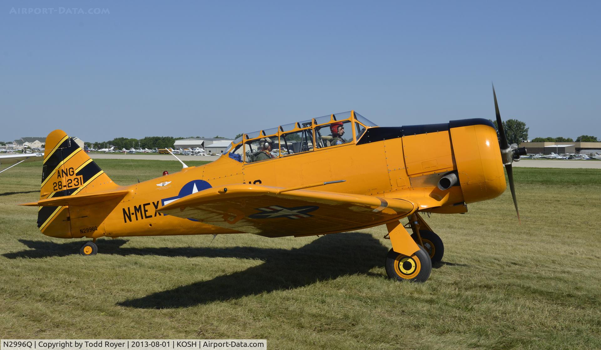N2996Q, 1950 North American T-6G Texan C/N 168-175, Airventure 2013