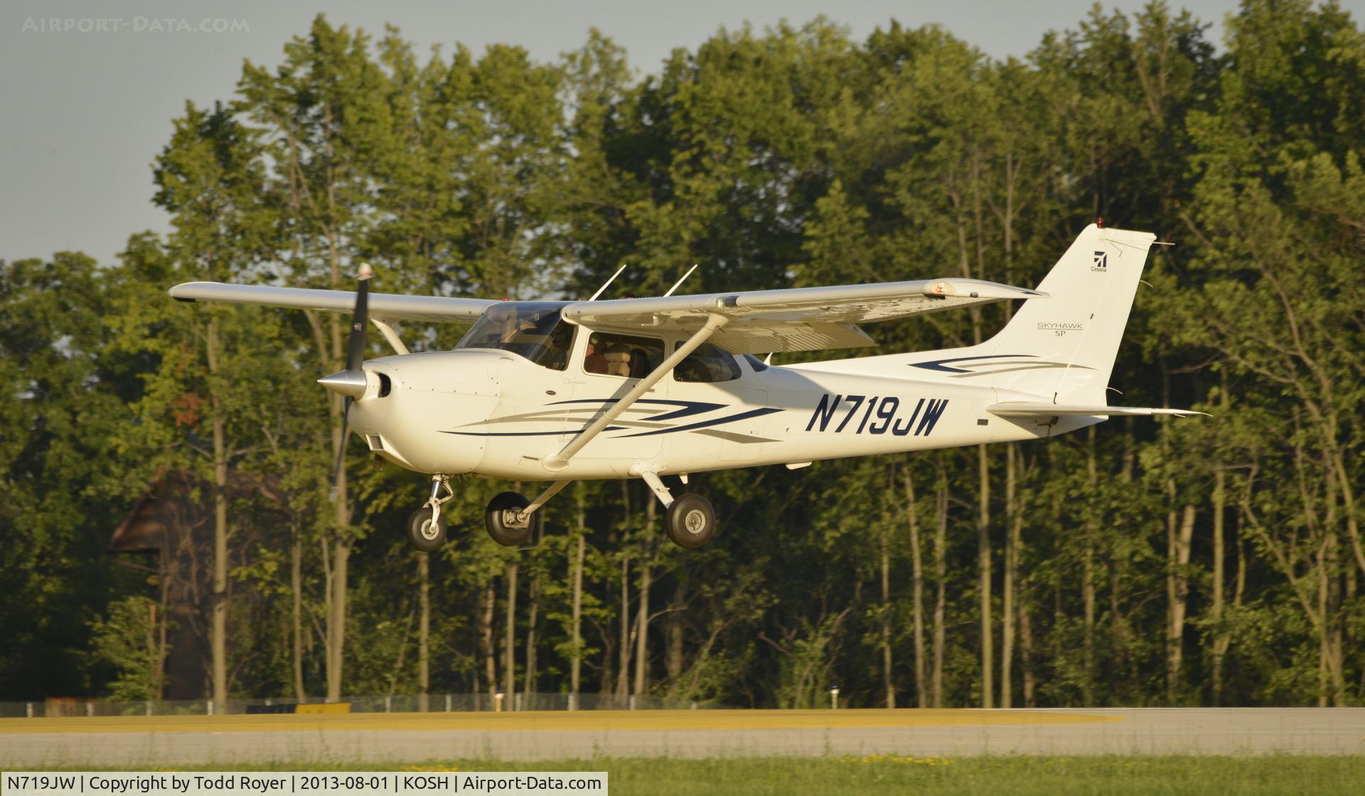 N719JW, 2007 Cessna 172S C/N 172S10527, Airventure 2013