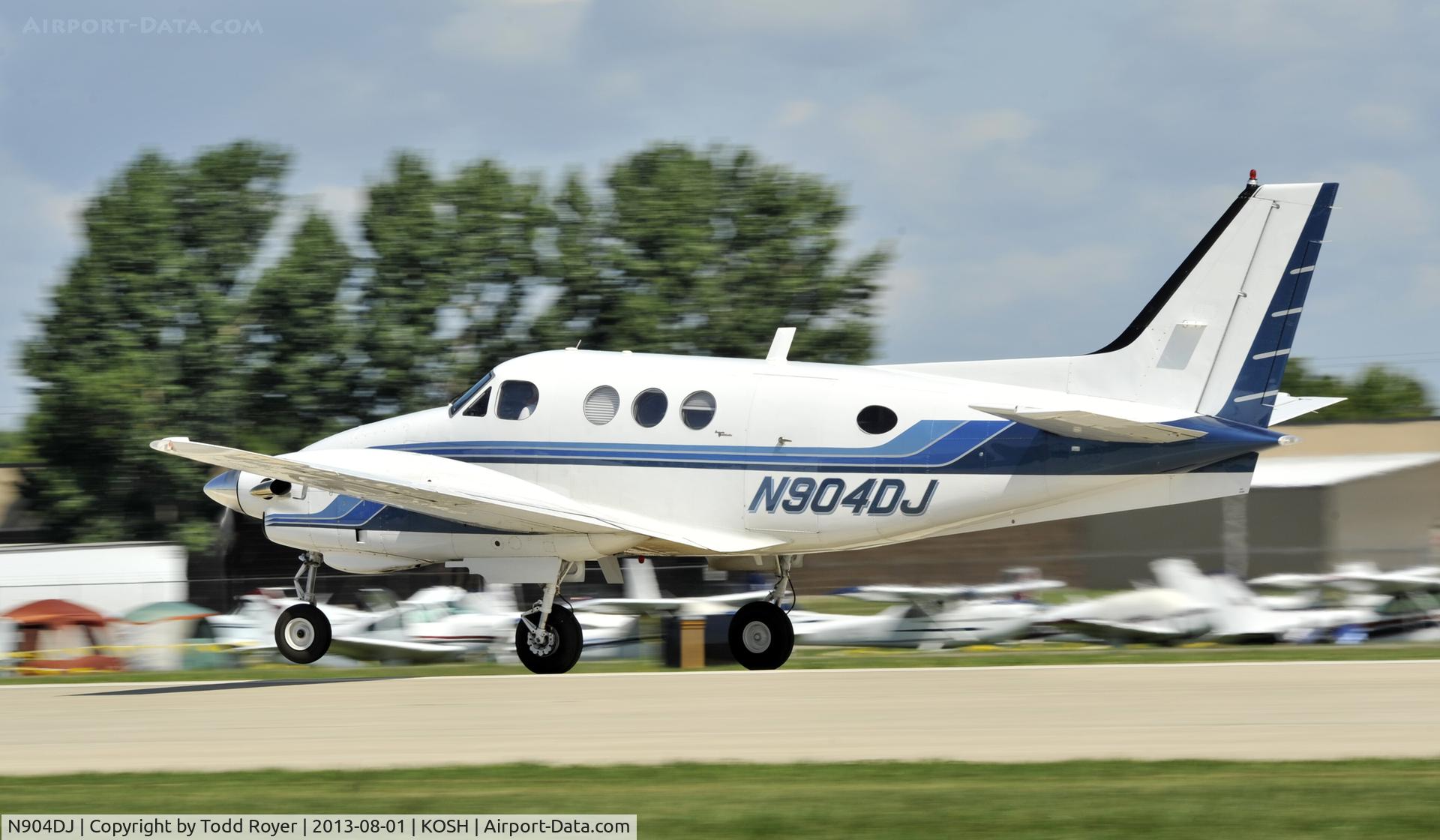 N904DJ, 1972 Beech C90 C/N LJ-561, Airventure 2013