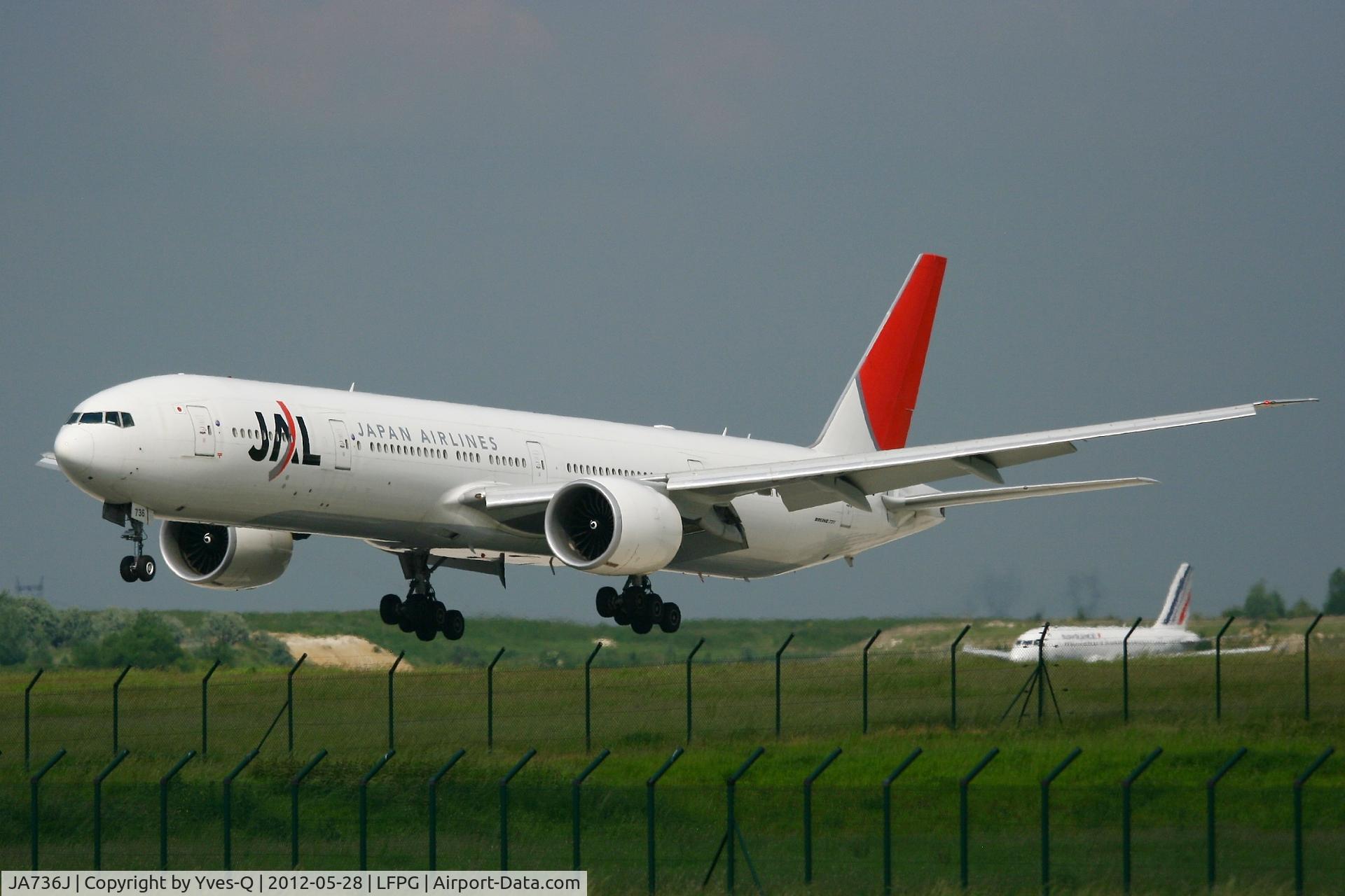 JA736J, 2006 Boeing 777-346/ER C/N 32435, Boeing 777-346, Landing rwy 26L, Roissy Charles De Gaulle Airport (LFPG-CDG)