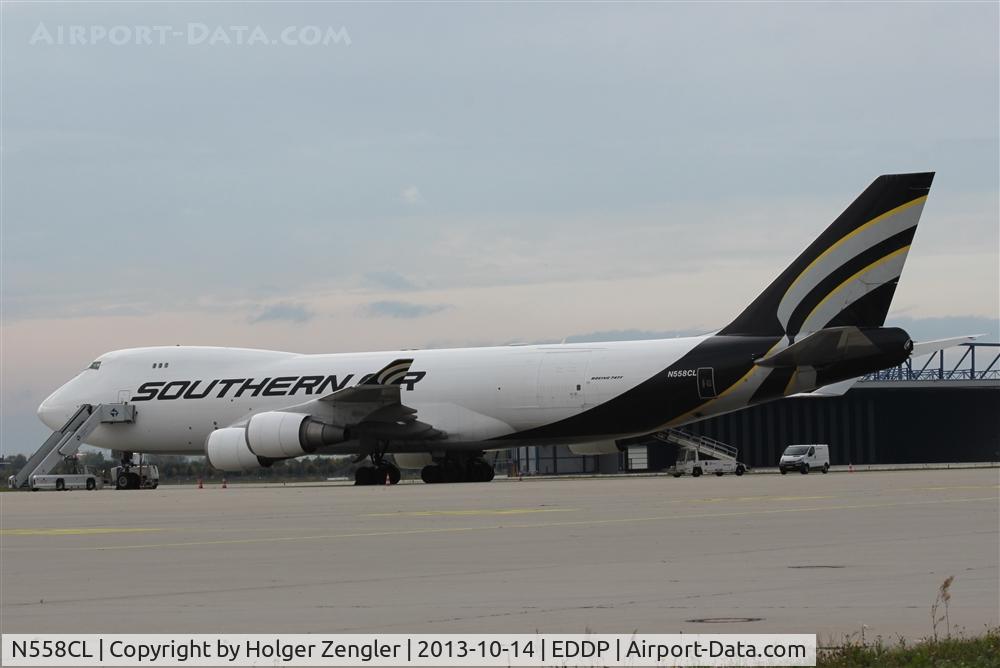 N558CL, 2006 Boeing 747-4EVF/ER C/N 35171, Preparations for a new task are running.....
