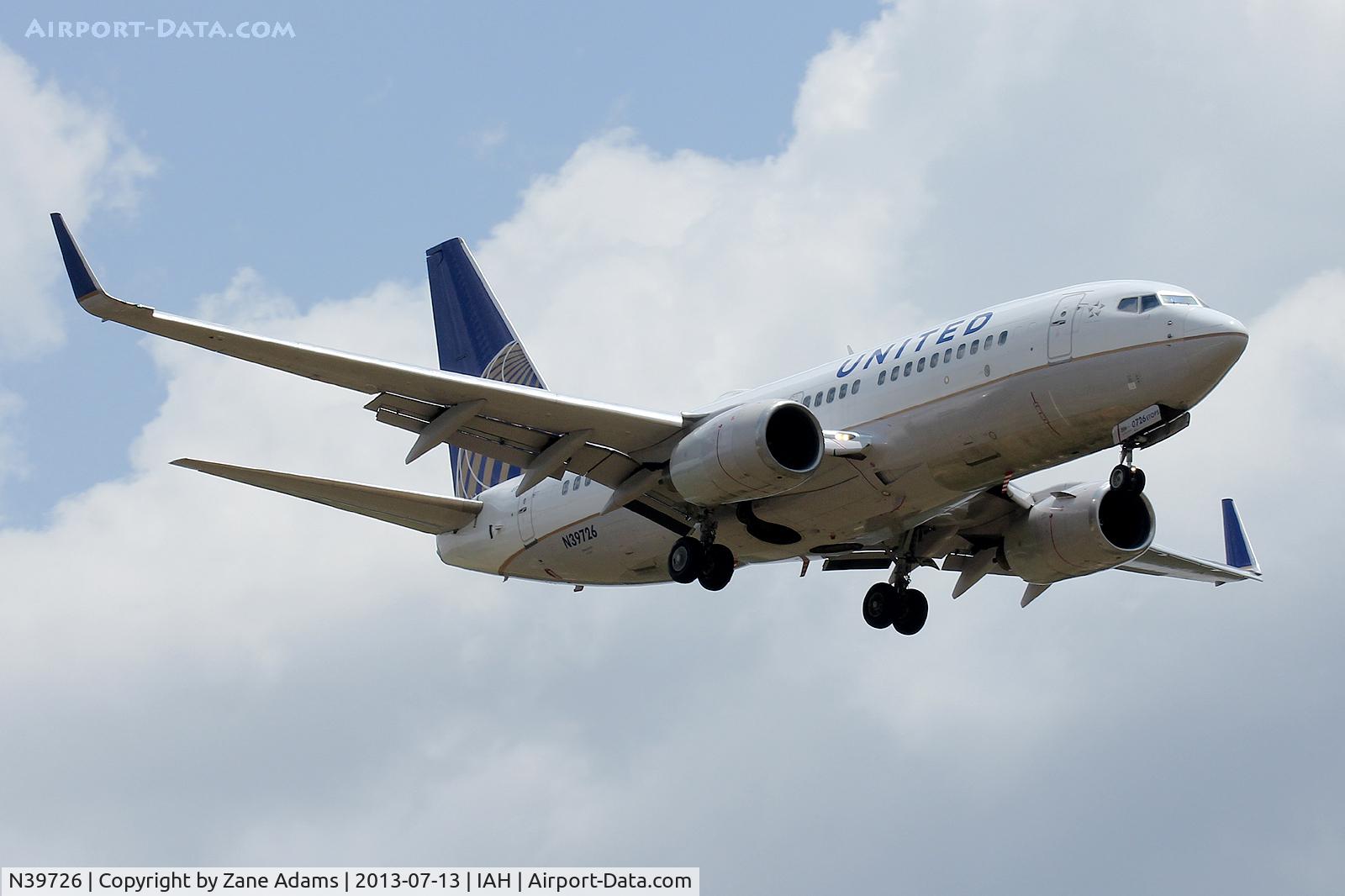 N39726, 1999 Boeing 737-724 C/N 28796, At Houston Intercontinental
