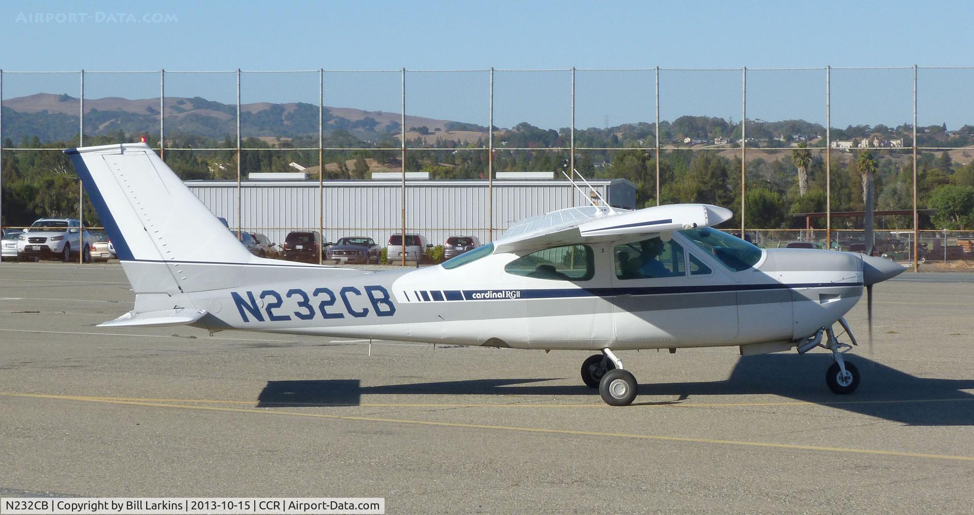 N232CB, 1976 Cessna 177RG Cardinal C/N 177RG0998, Visitor leaving.
