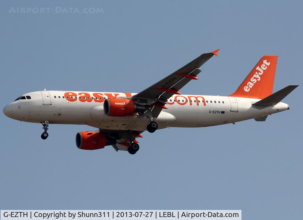 G-EZTH, 2009 Airbus A320-214 C/N 3953, Landing rwy 07L